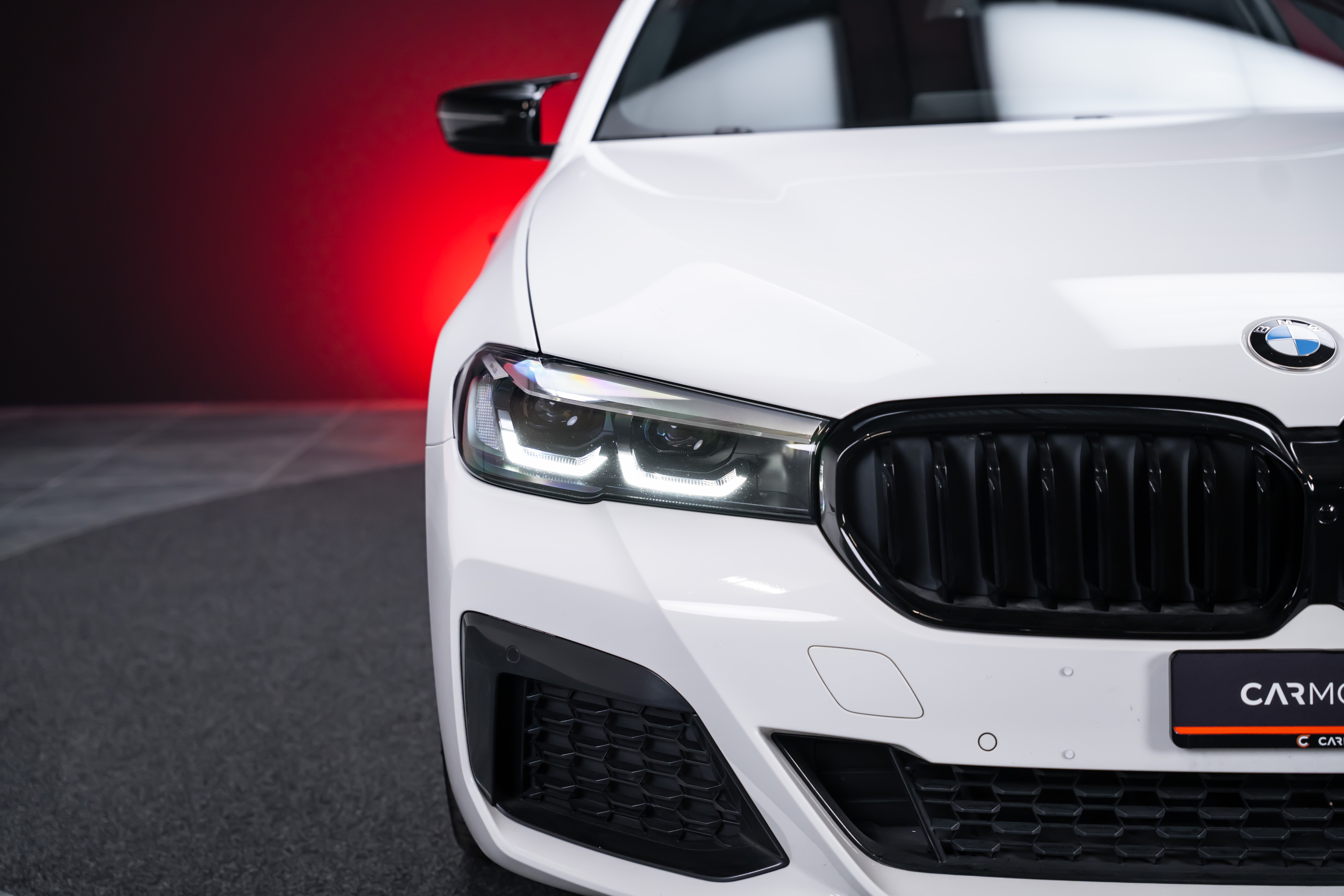 530i xDrive SAG M-Sport / Alcantara Sitze / Rückfahrkamera / El.Sitze / Ambientebeleuchtung