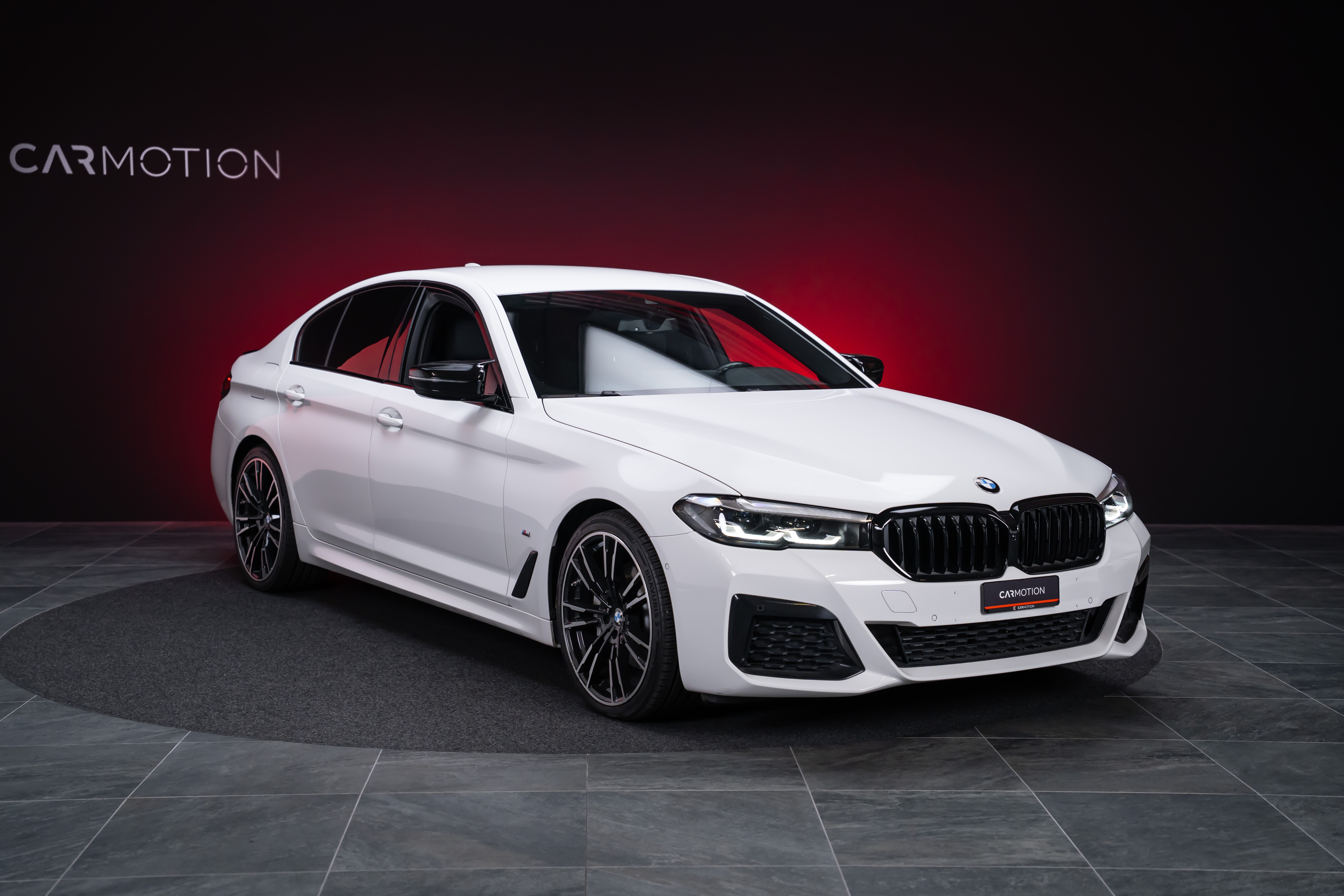 530i xDrive SAG M-Sport / Alcantara Sitze / Rückfahrkamera / El.Sitze / Ambientebeleuchtung