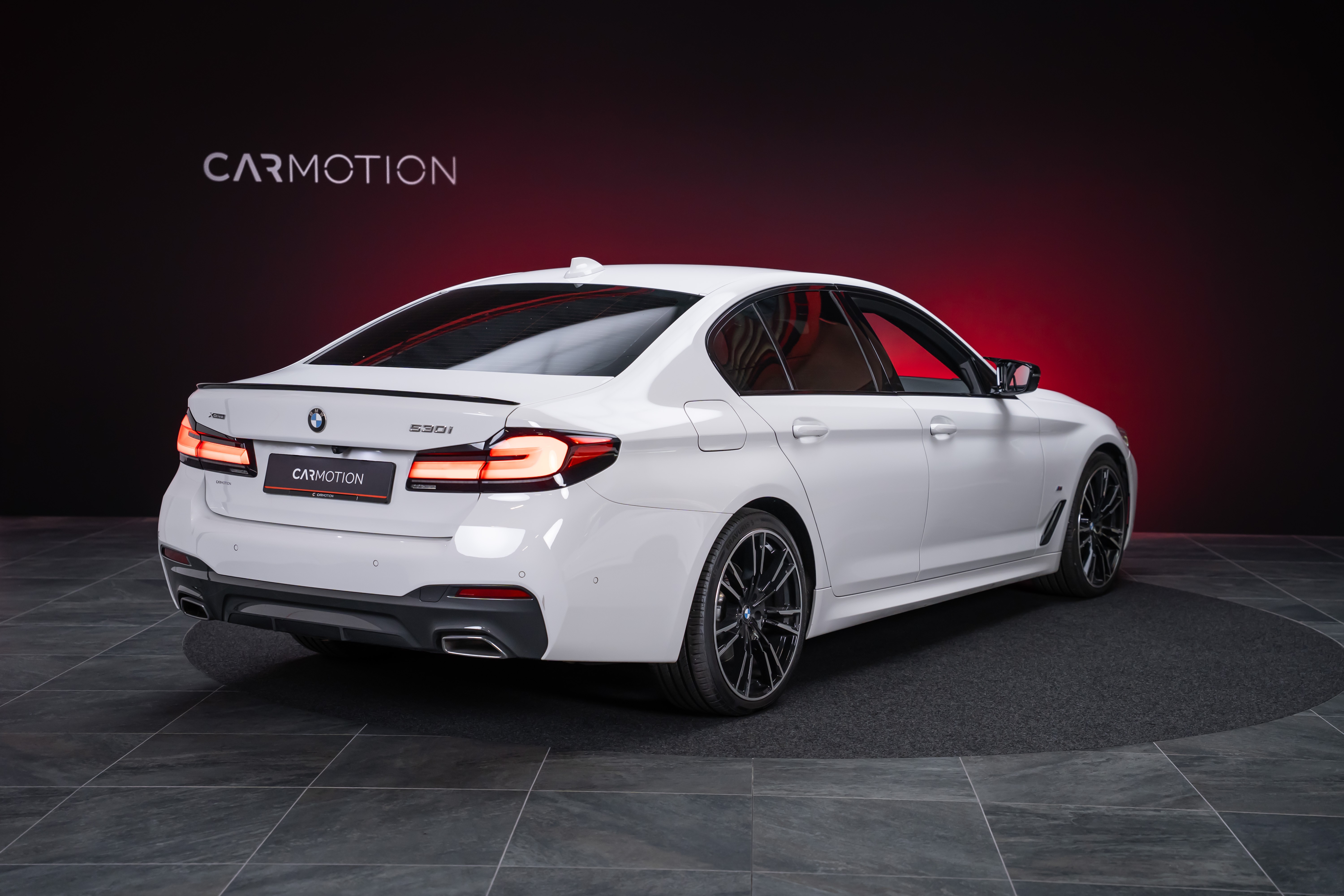 530i xDrive SAG M-Sport / Alcantara Sitze / Rückfahrkamera / El.Sitze / Ambientebeleuchtung
