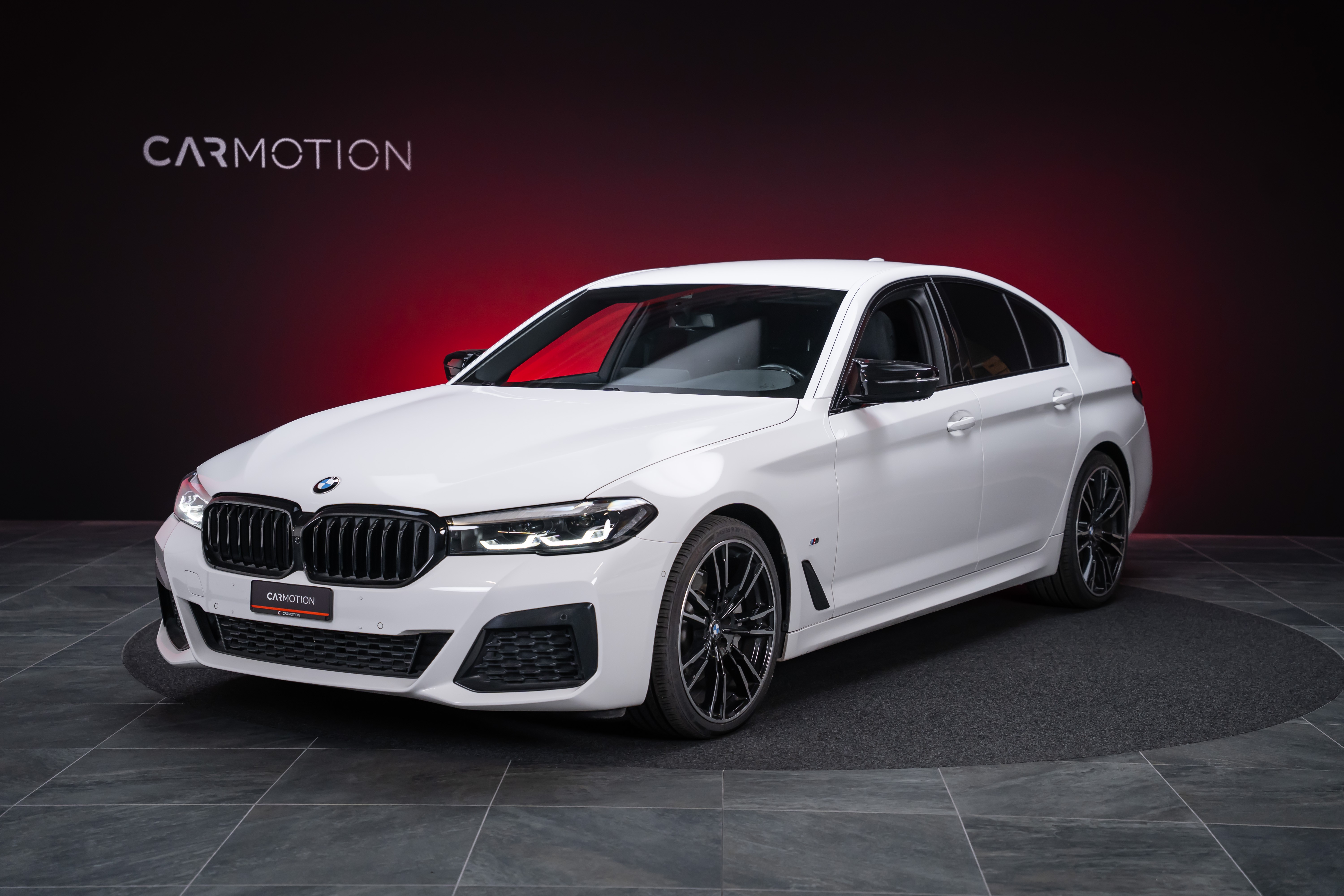 530i xDrive SAG M-Sport / Alcantara Sitze / Rückfahrkamera / El.Sitze / Ambientebeleuchtung