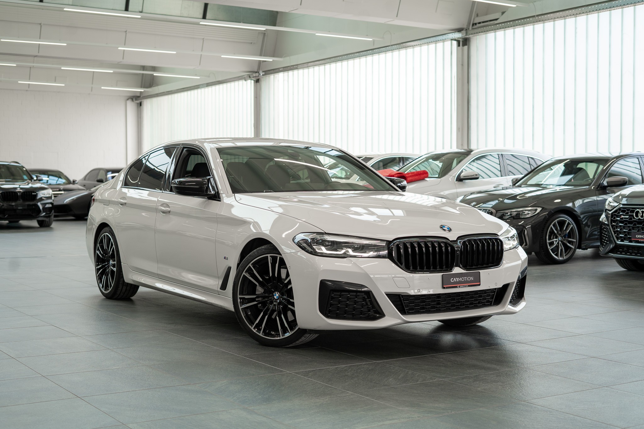 530i xDrive SAG M-Sport / Rückfahrkamera / El.Sitze / Ambientebeleuchtung