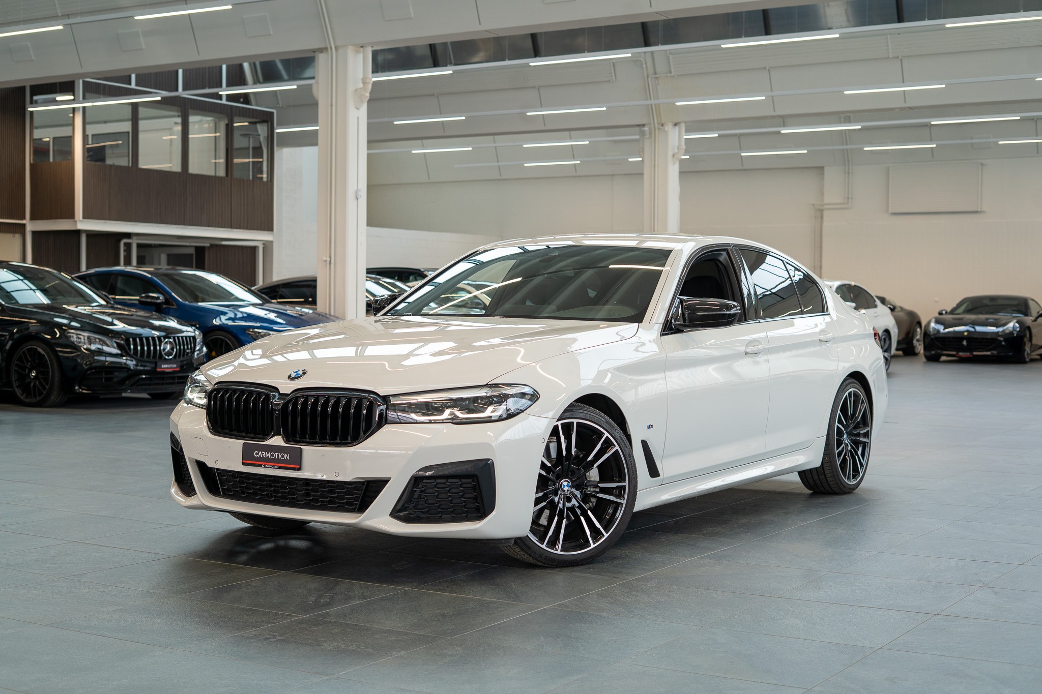 530i xDrive SAG M-Sport / Rückfahrkamera / El.Sitze / Ambientebeleuchtung