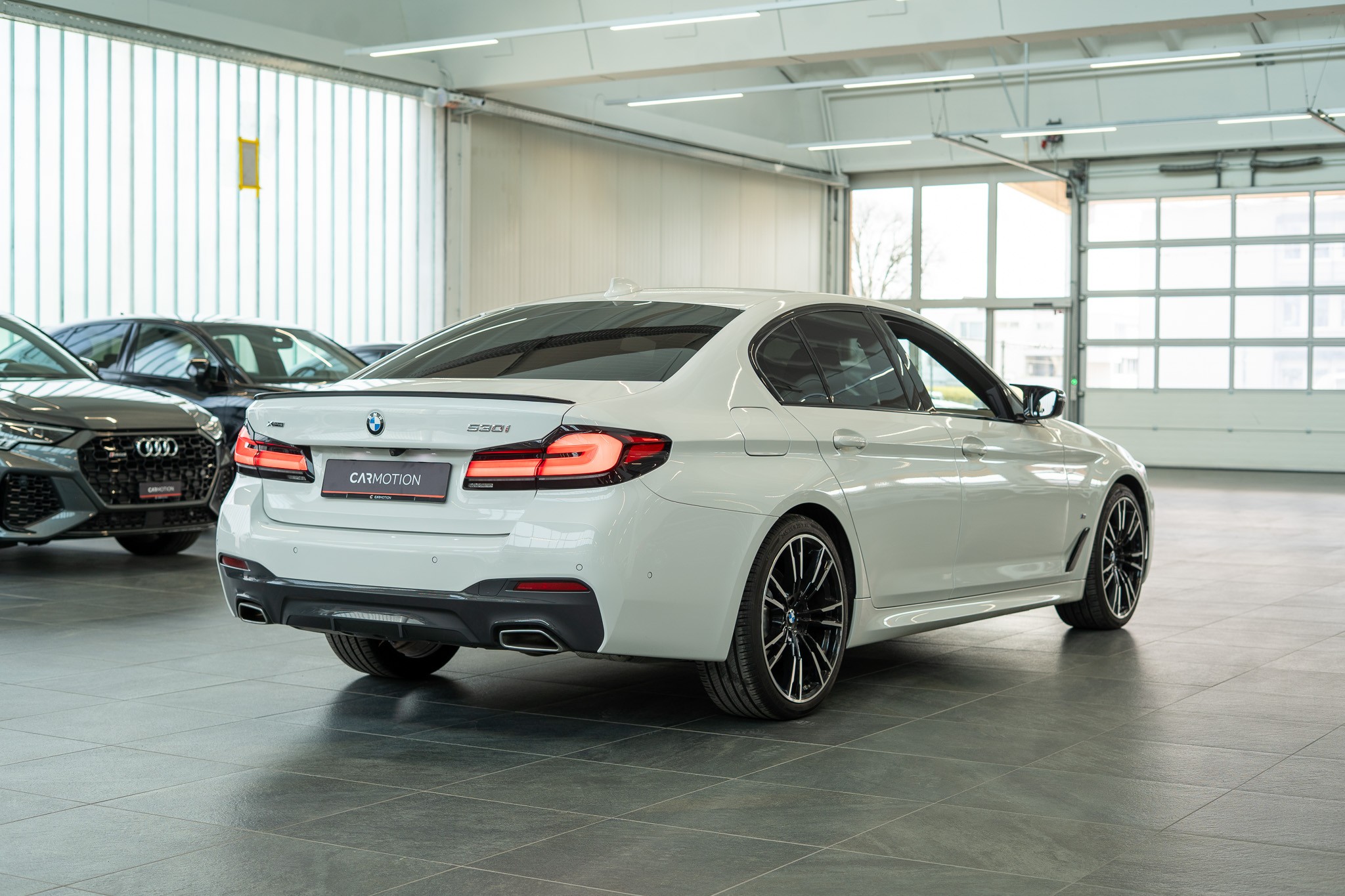 530i xDrive SAG M-Sport / Rückfahrkamera / El.Sitze / Ambientebeleuchtung