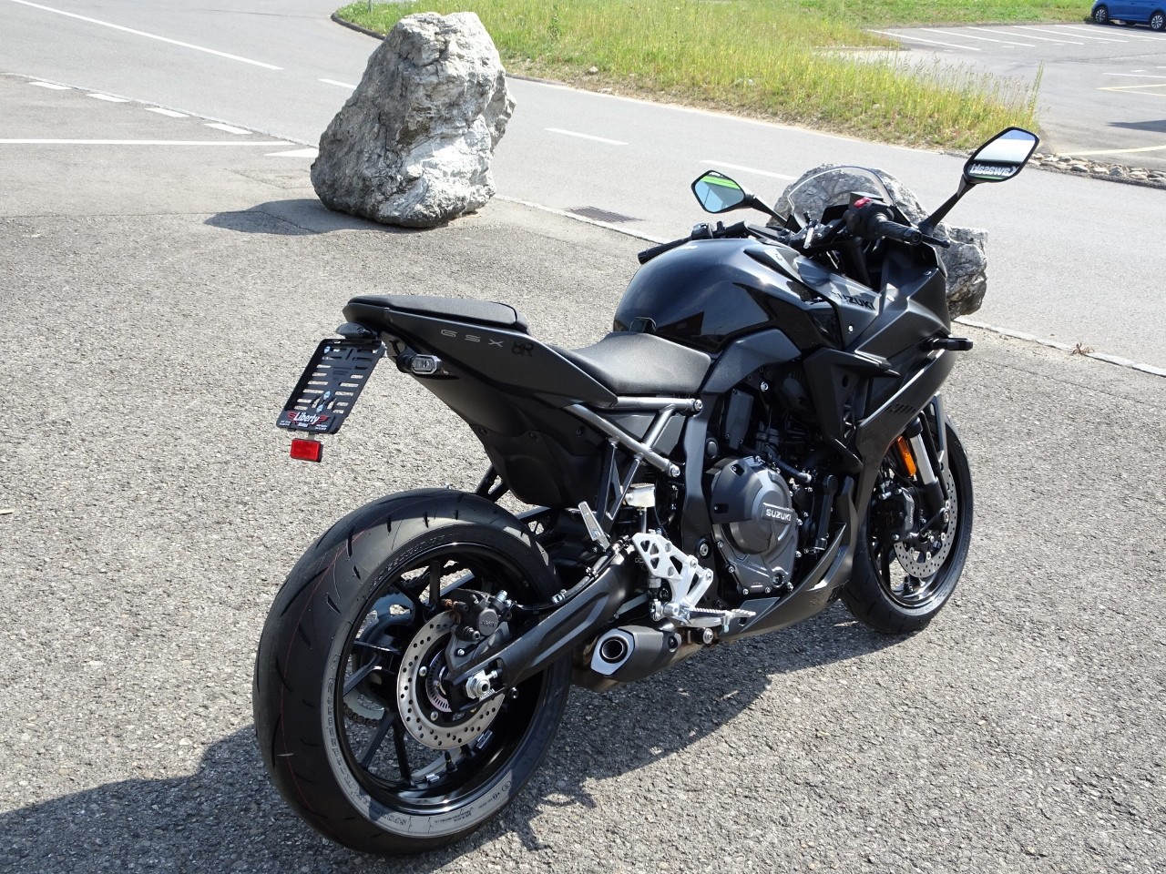 SUZUKI GSX 8 R - 5