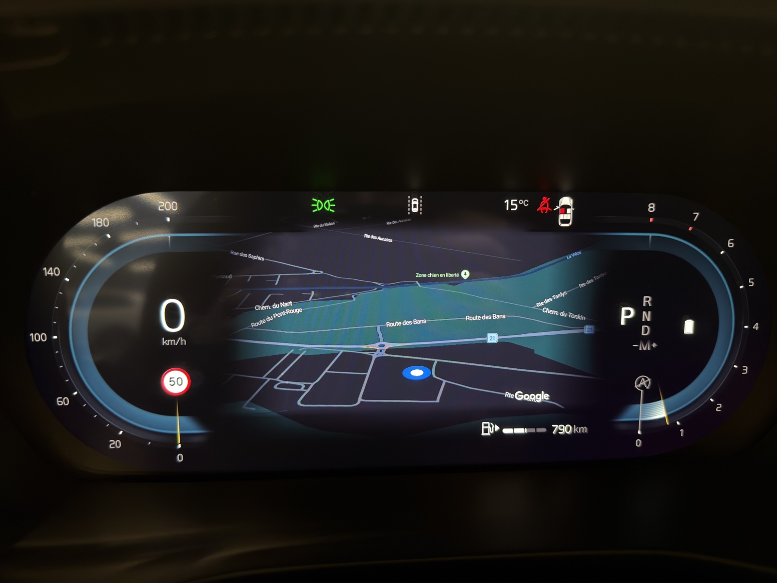 VOLVO XC40 B3 Benzin Mild Hybrid Plus Dark DCT - 18