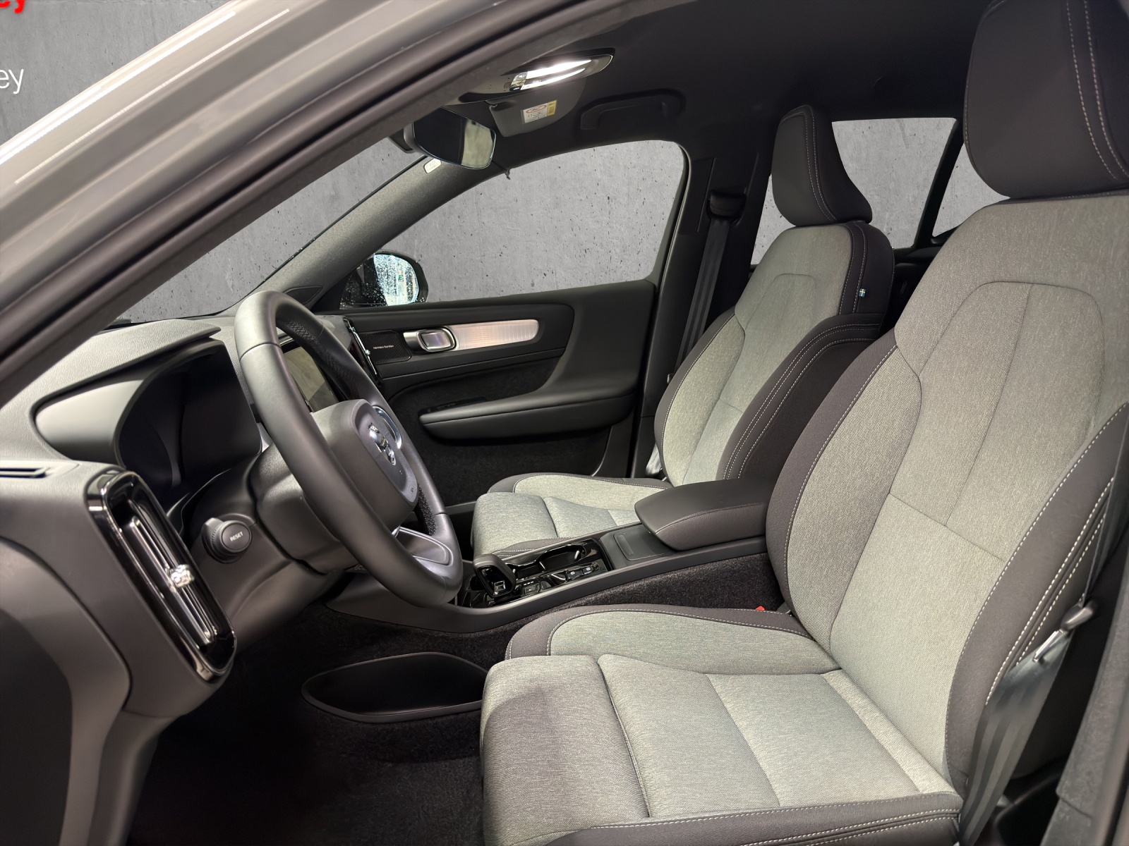 VOLVO XC40 B3 Benzin Mild Hybrid Plus Dark DCT - 10