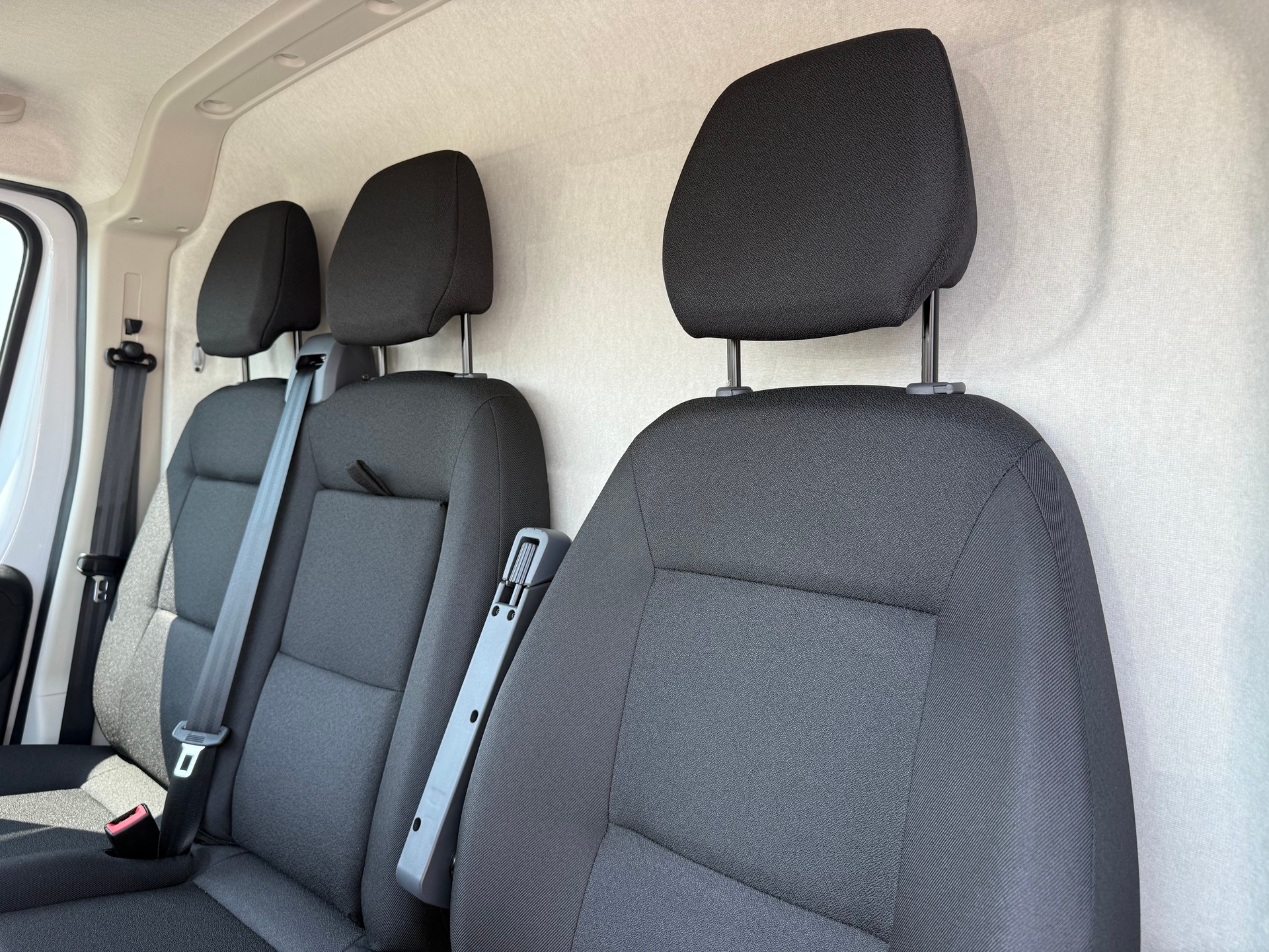 OPEL Movano 2.2 d 3.5t L2H2 140 PS neues Interieur Jg. 2026 - 12