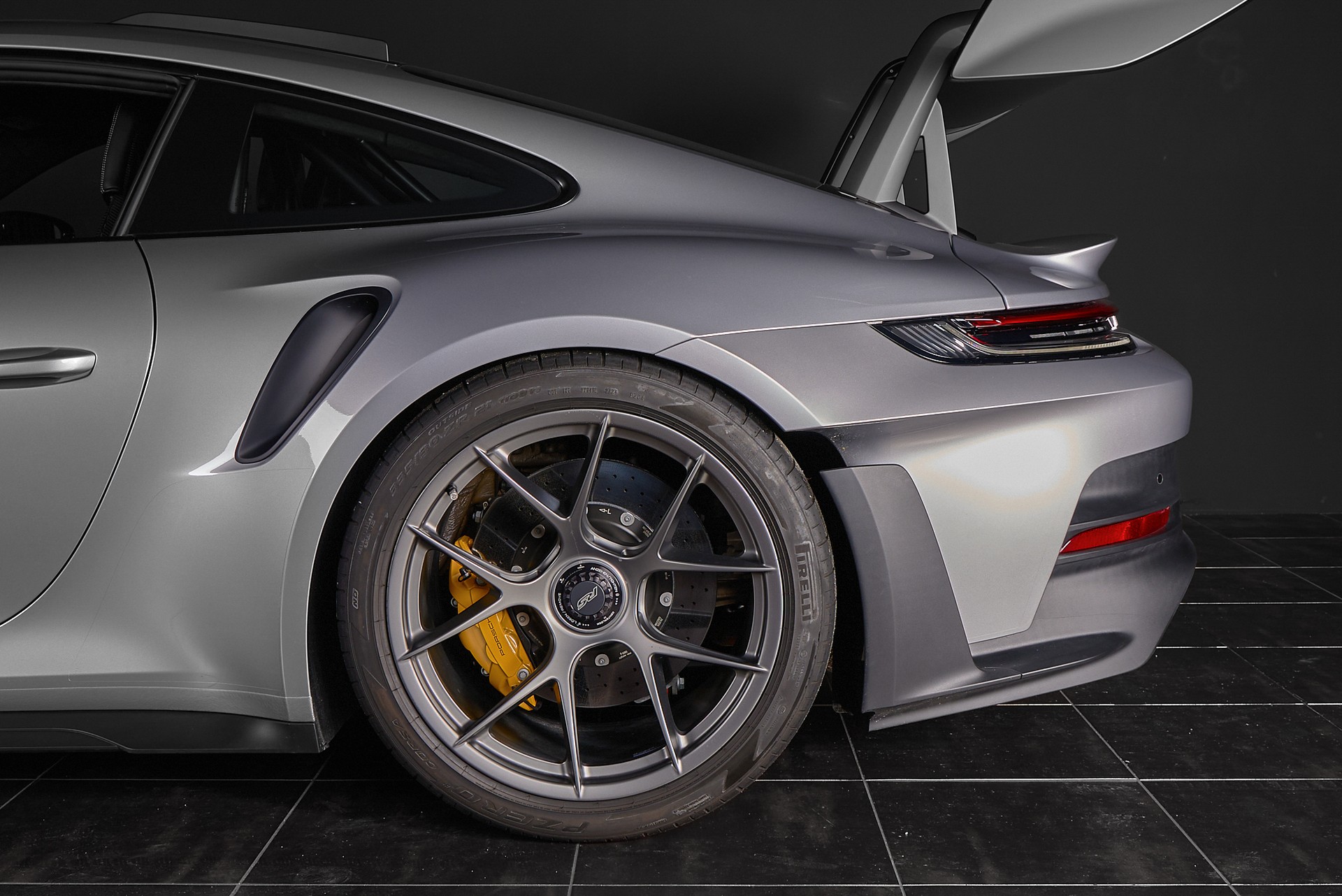 PORSCHE 911 GT3 RS - 7