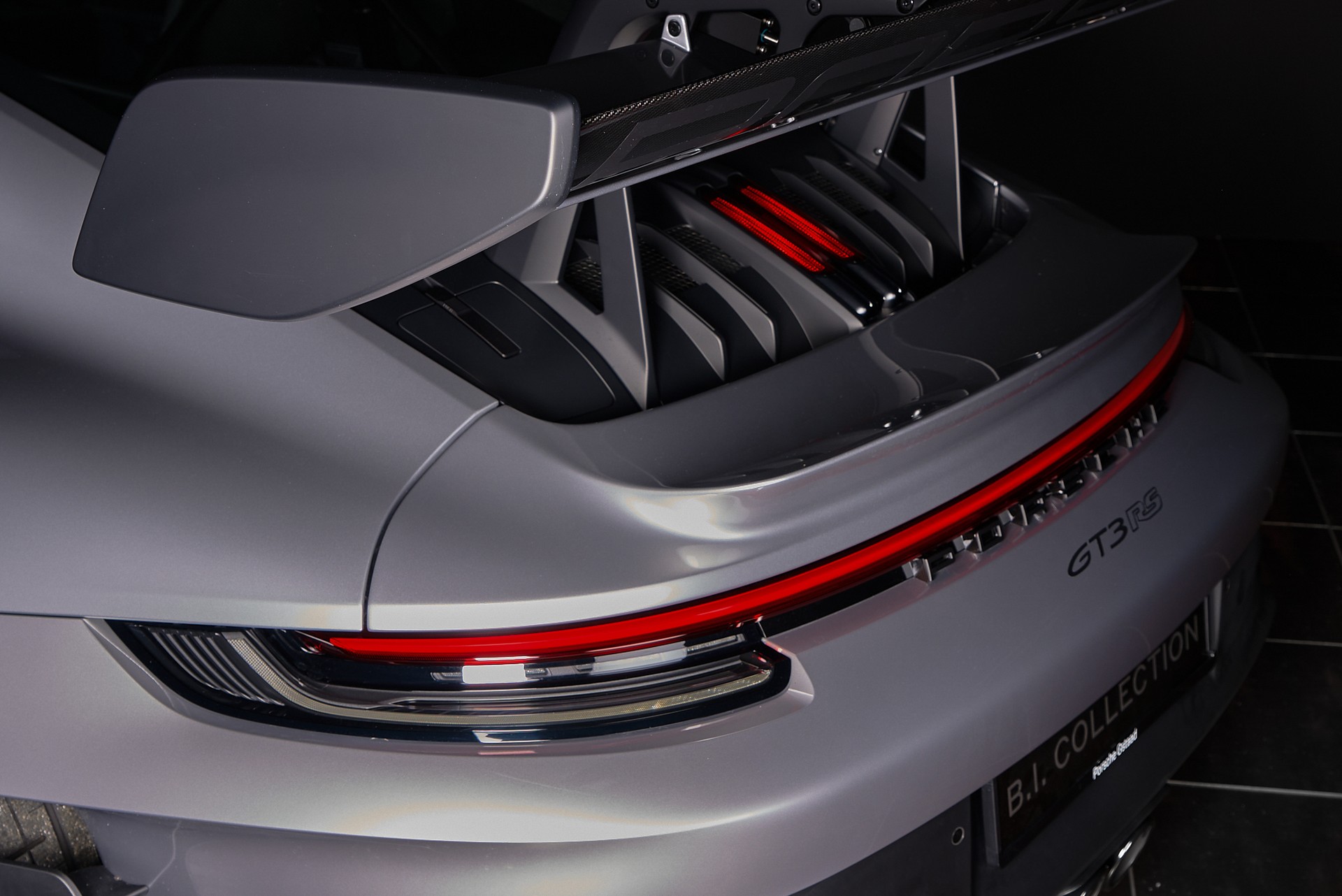 PORSCHE 911 GT3 RS - 2