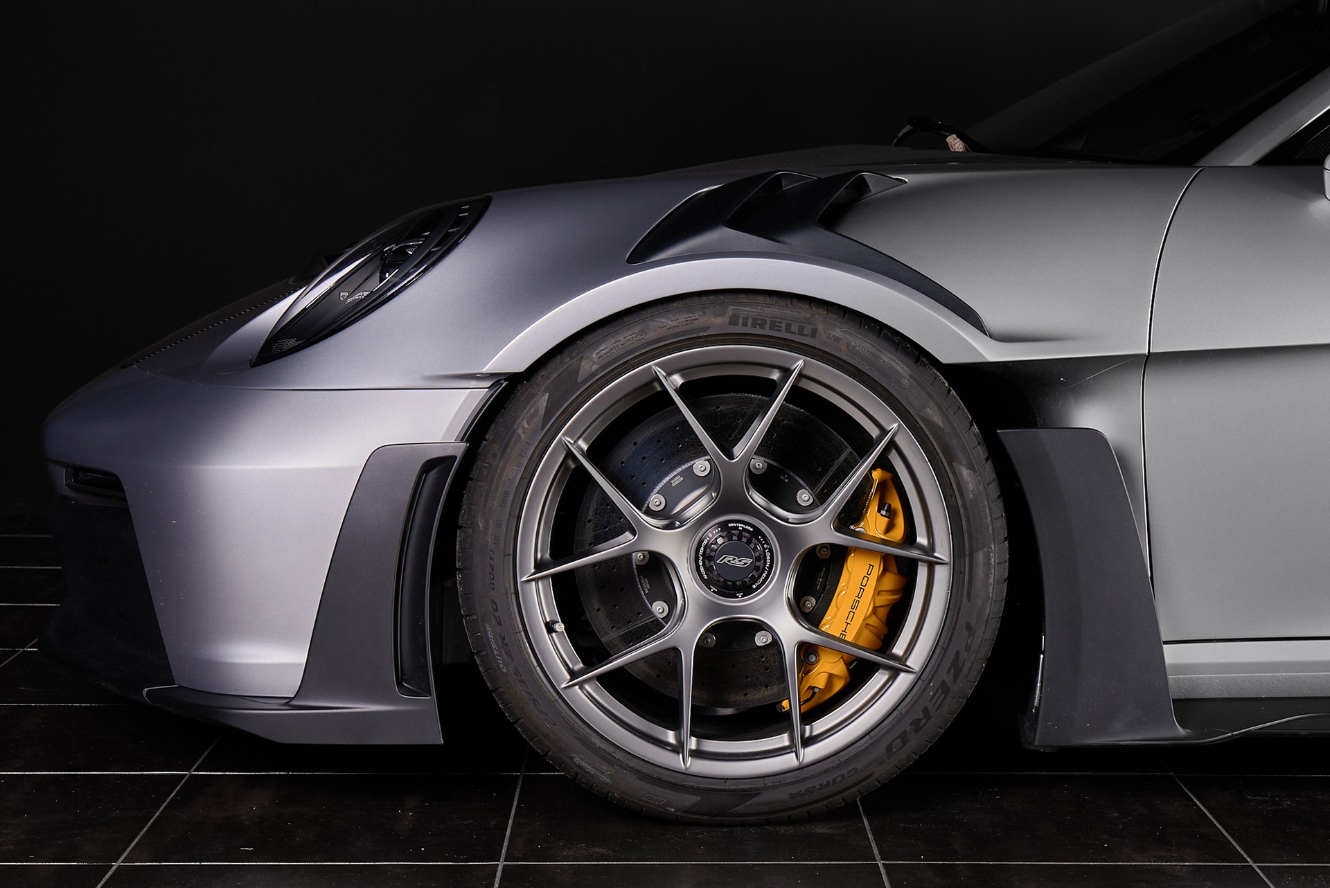 PORSCHE 911 GT3 RS - 8