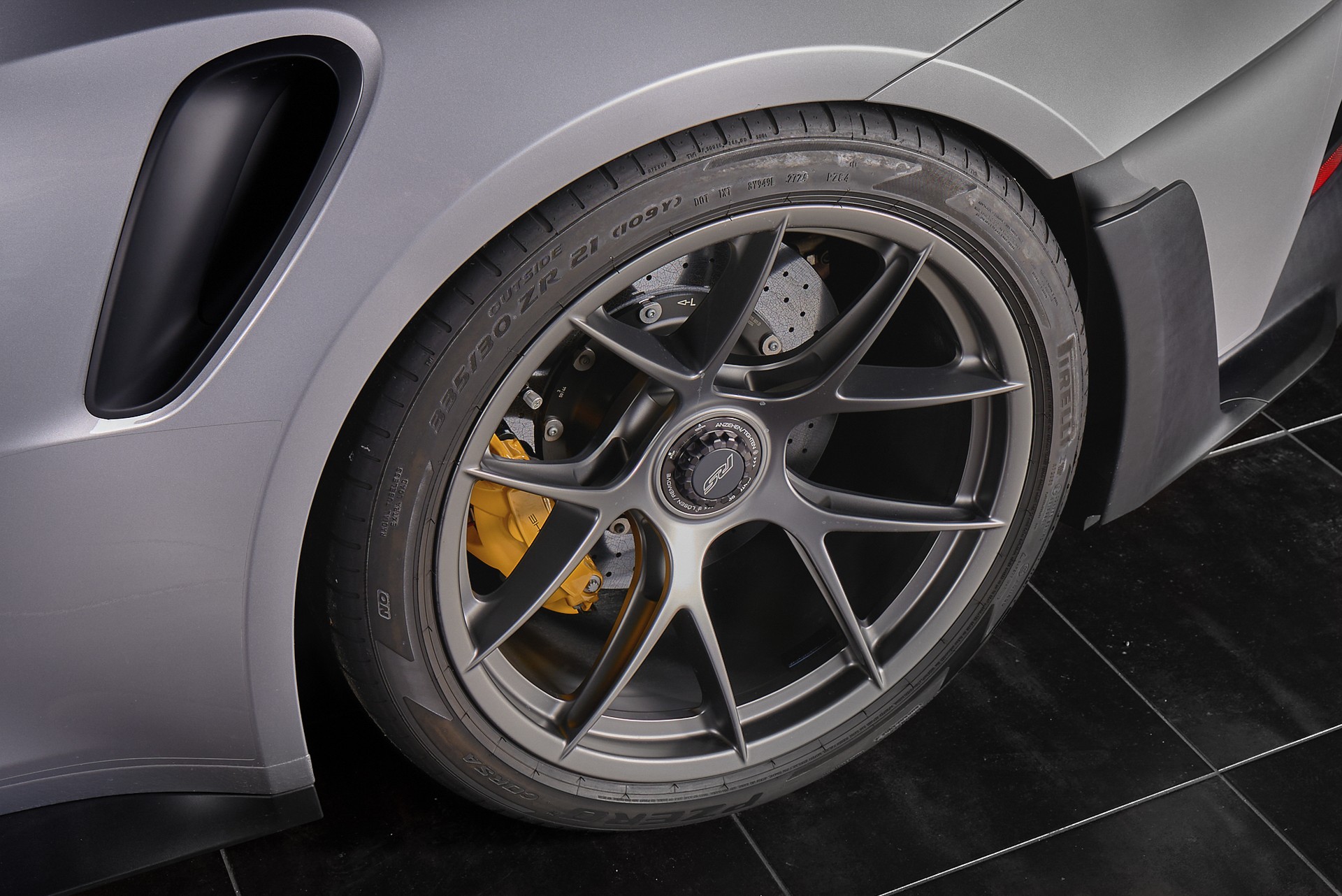 PORSCHE 911 GT3 RS - 9