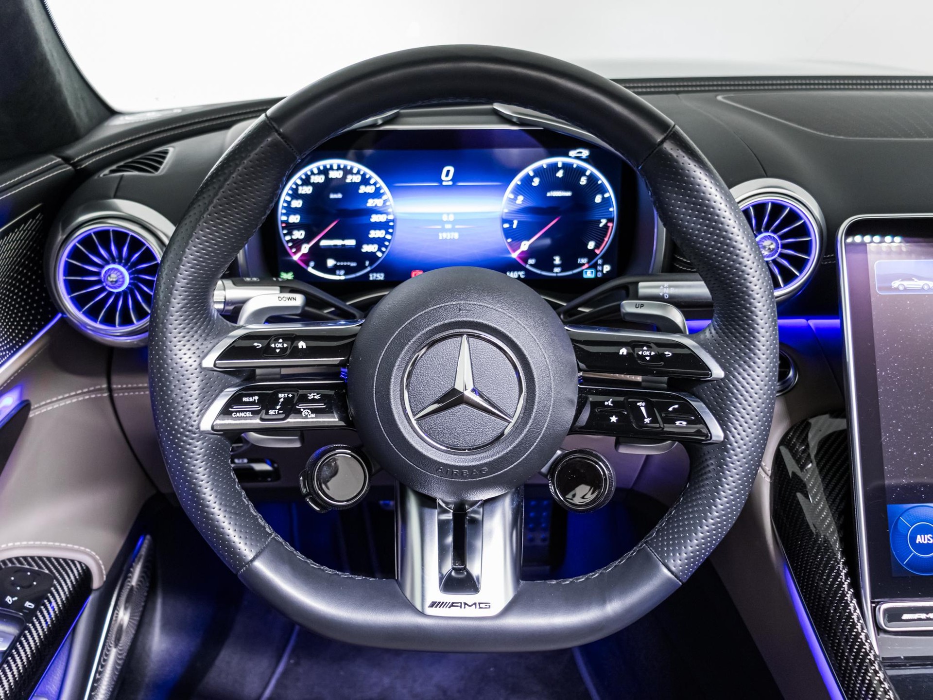 MERCEDES-BENZ SL 63 AMG 4MATIC+ - 11