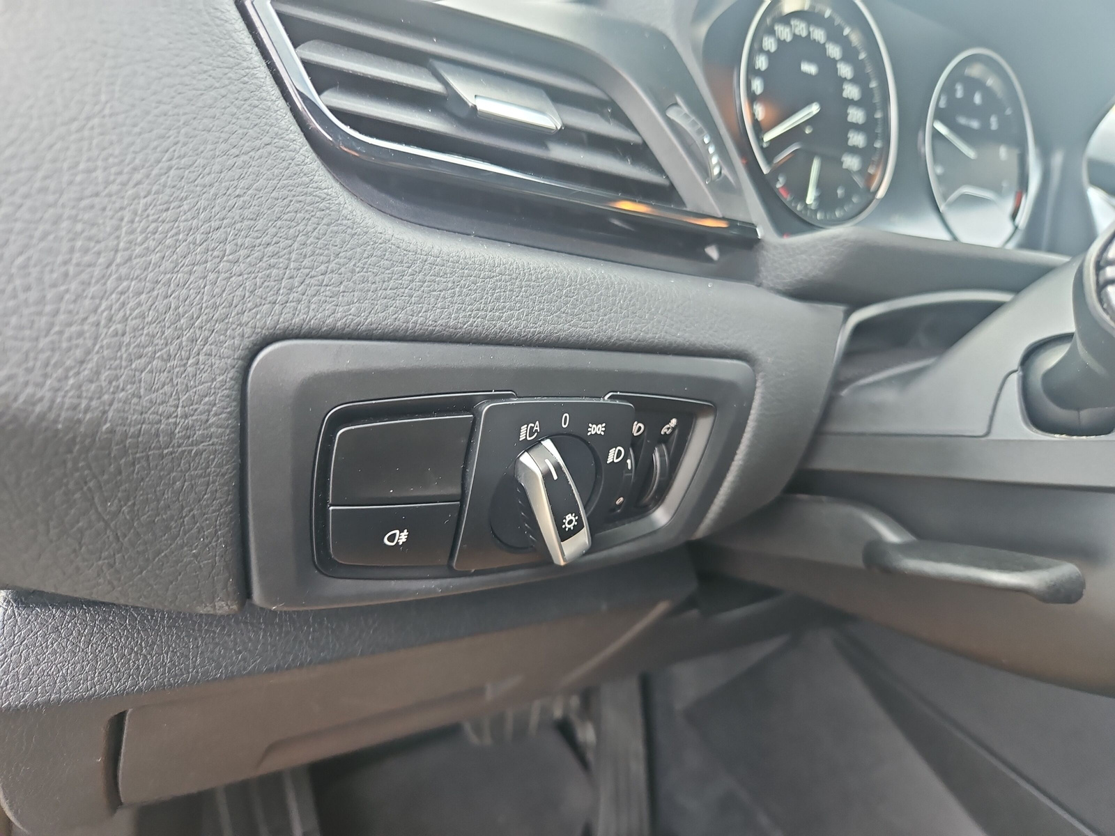 BMW 225xe Active Tourer - 25