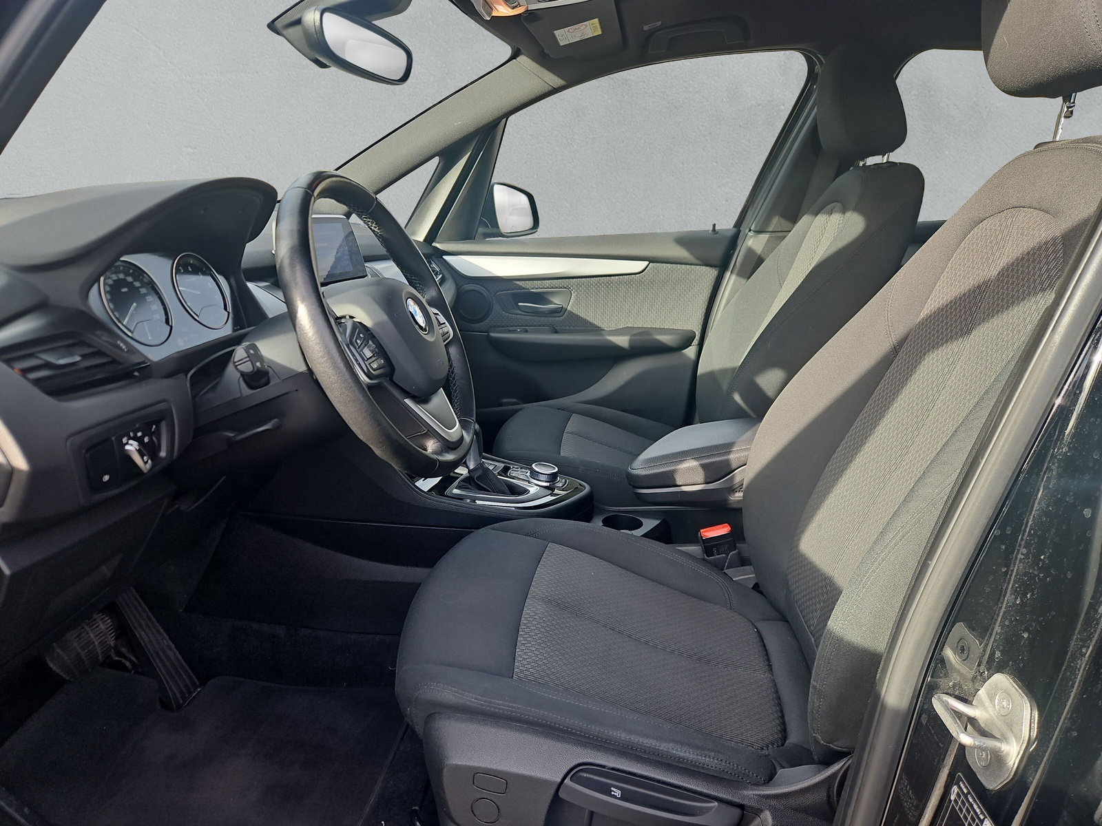 BMW 225xe Active Tourer - 12