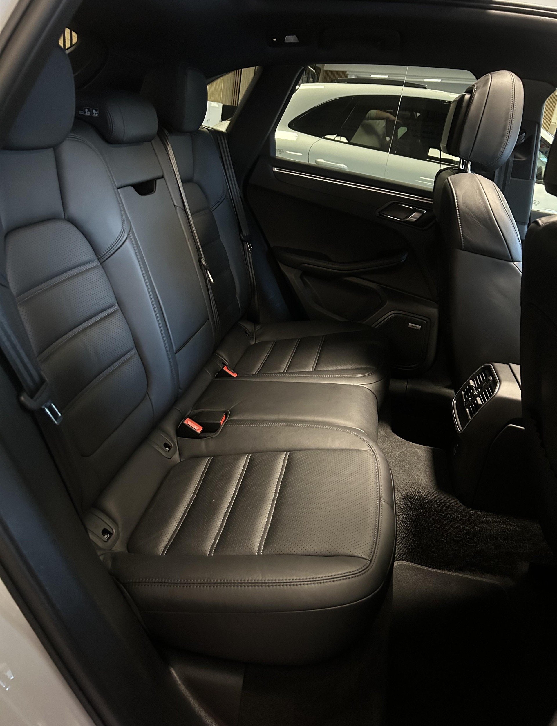 PORSCHE Macan 2.0 - 23