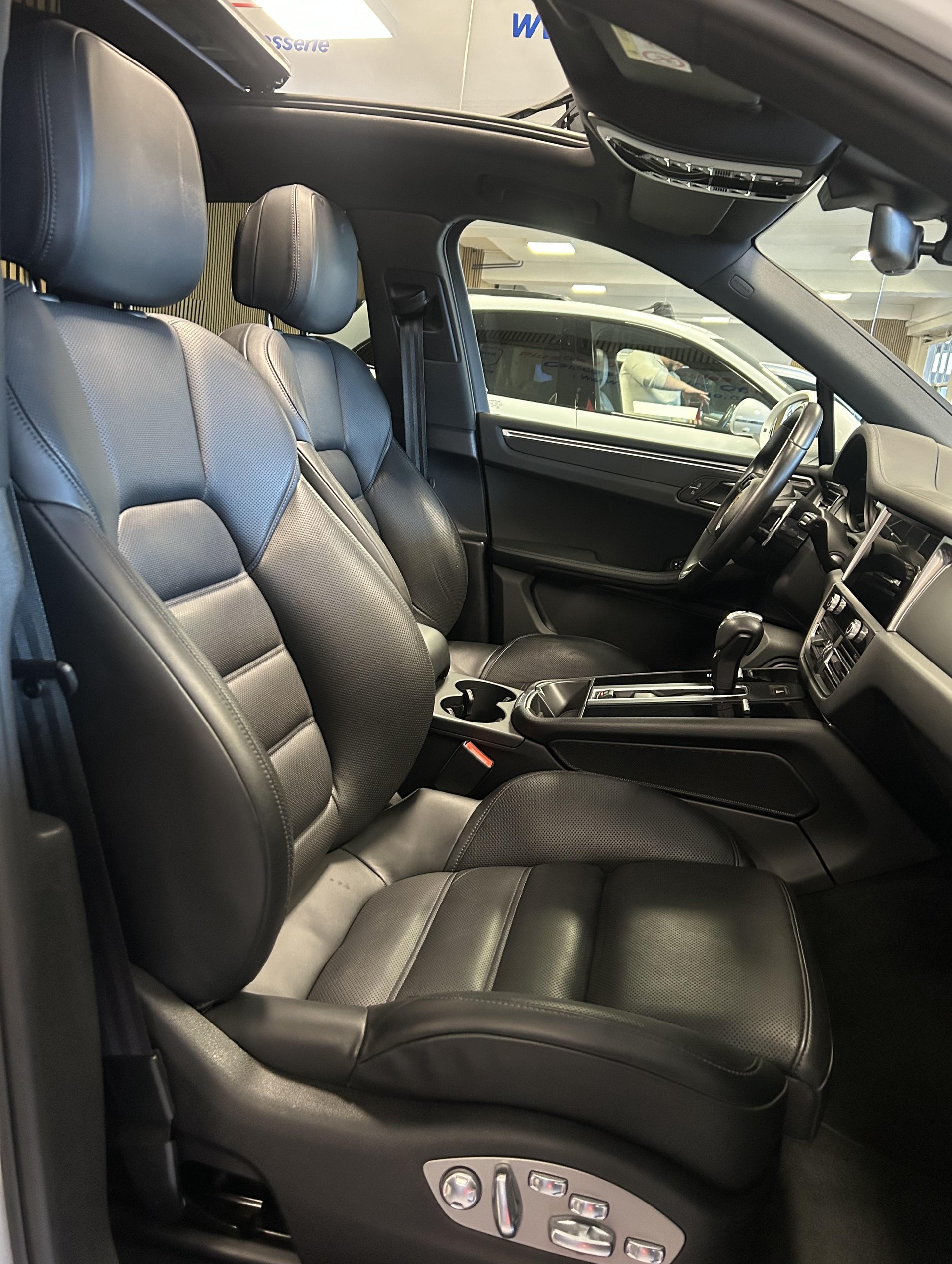 PORSCHE Macan 2.0 - 25