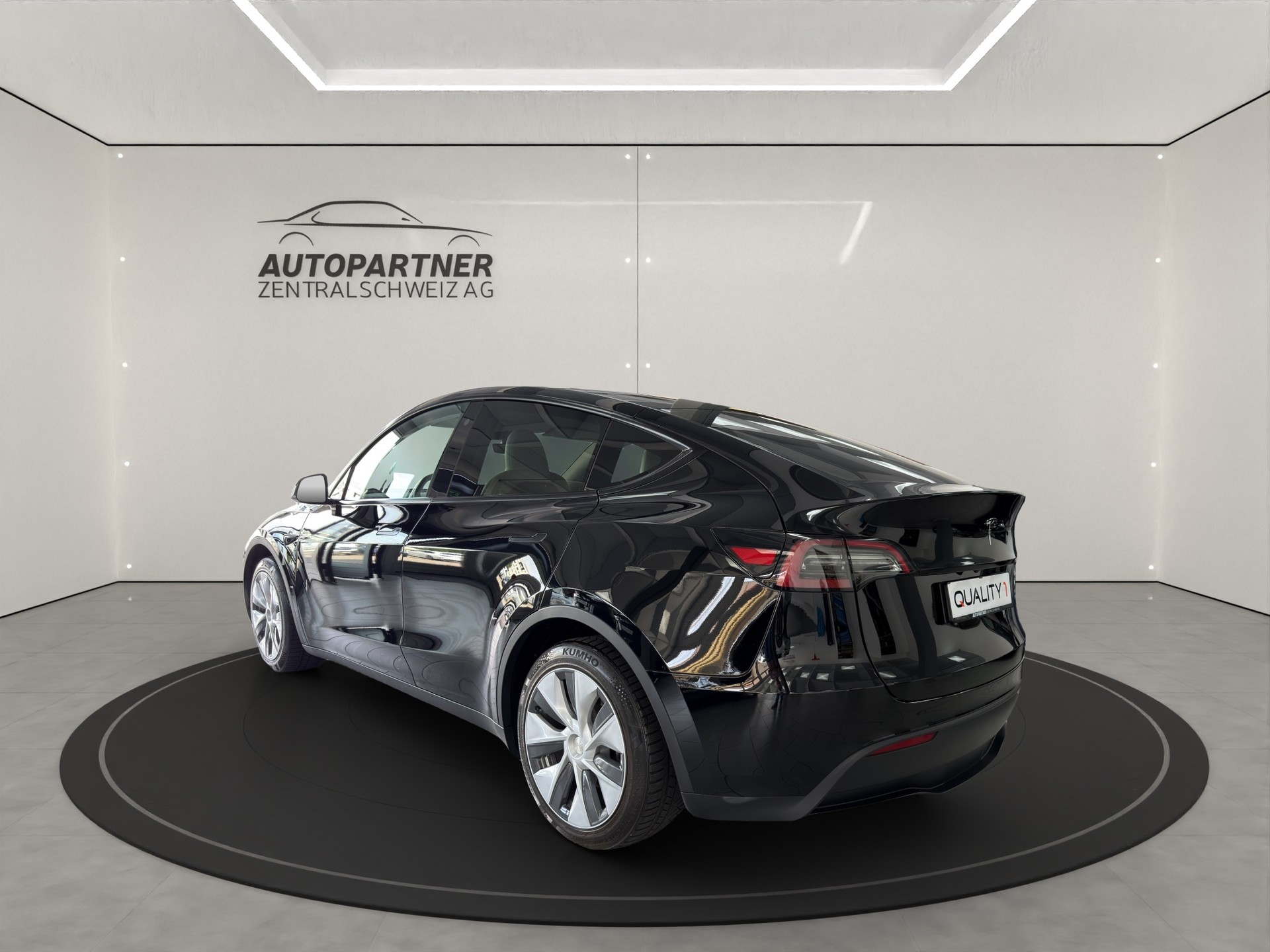 TESLA Model Y RWD - 3