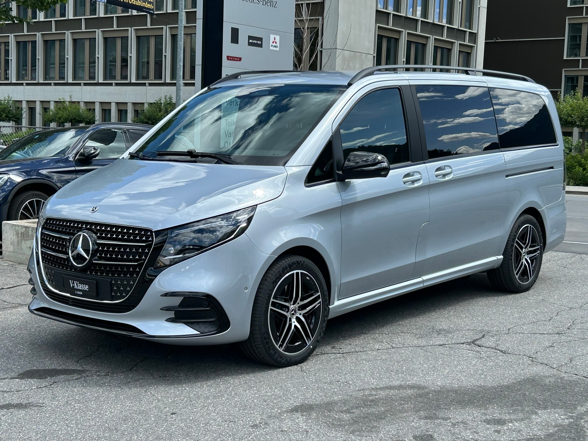 MERCEDES-BENZ V 300d Exclusive Lang SWISS EDITION 4Matic - 3