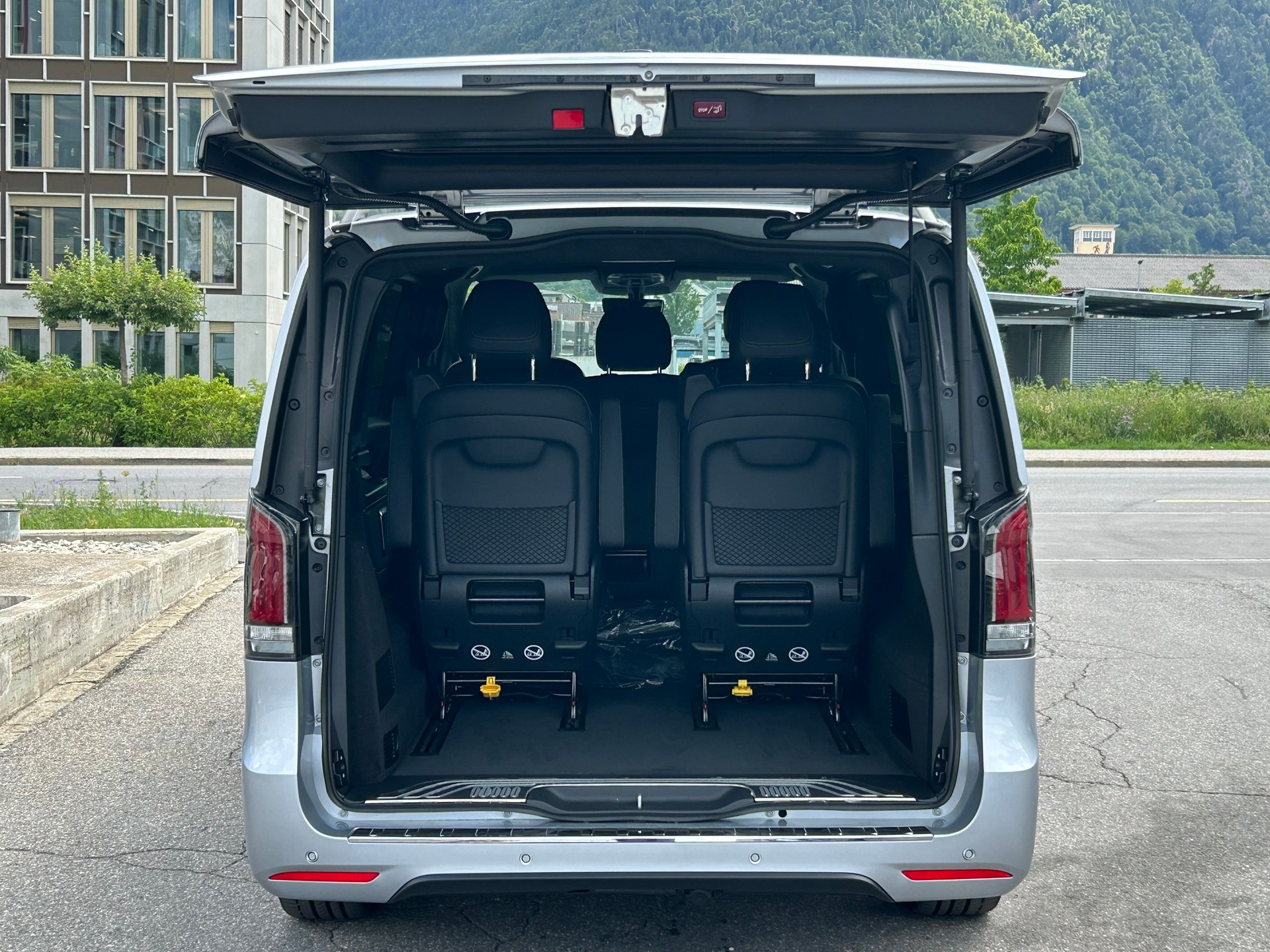 MERCEDES-BENZ V 300d Exclusive Lang SWISS EDITION 4Matic - 11