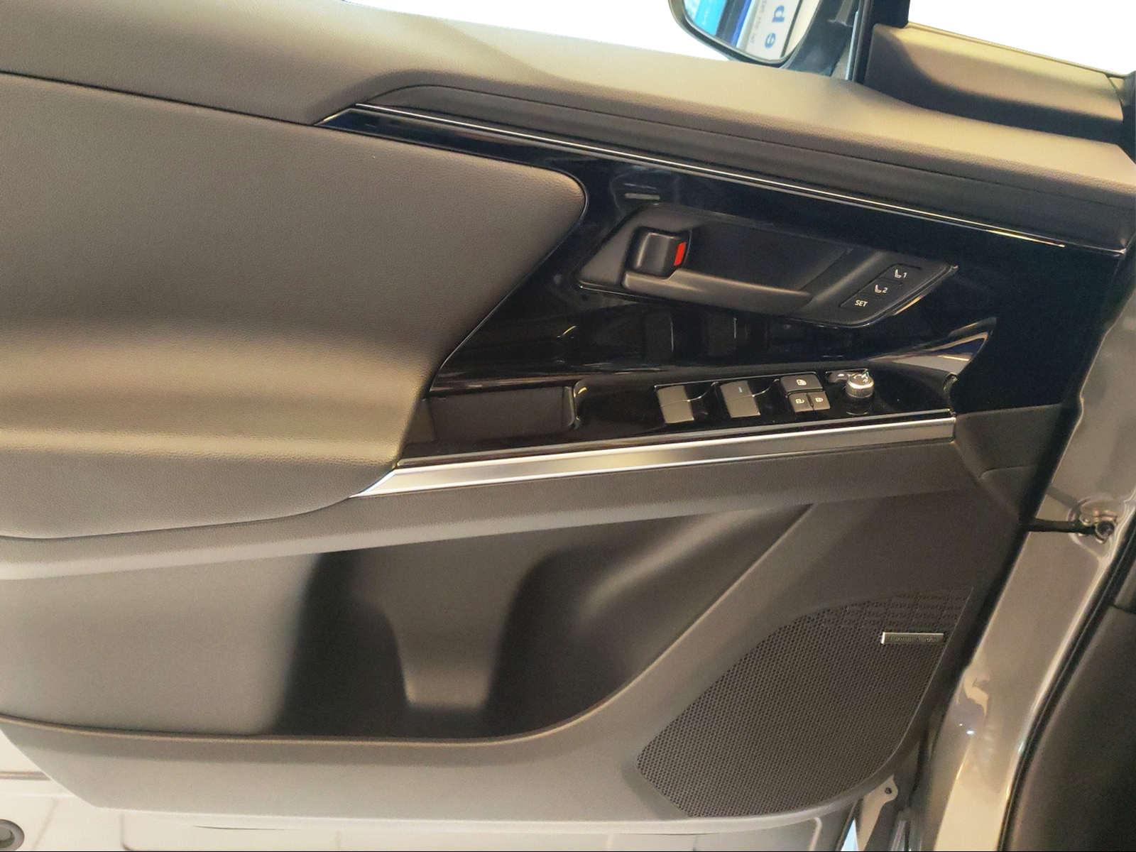 SUBARU Solterra eV Luxury AWD - 9