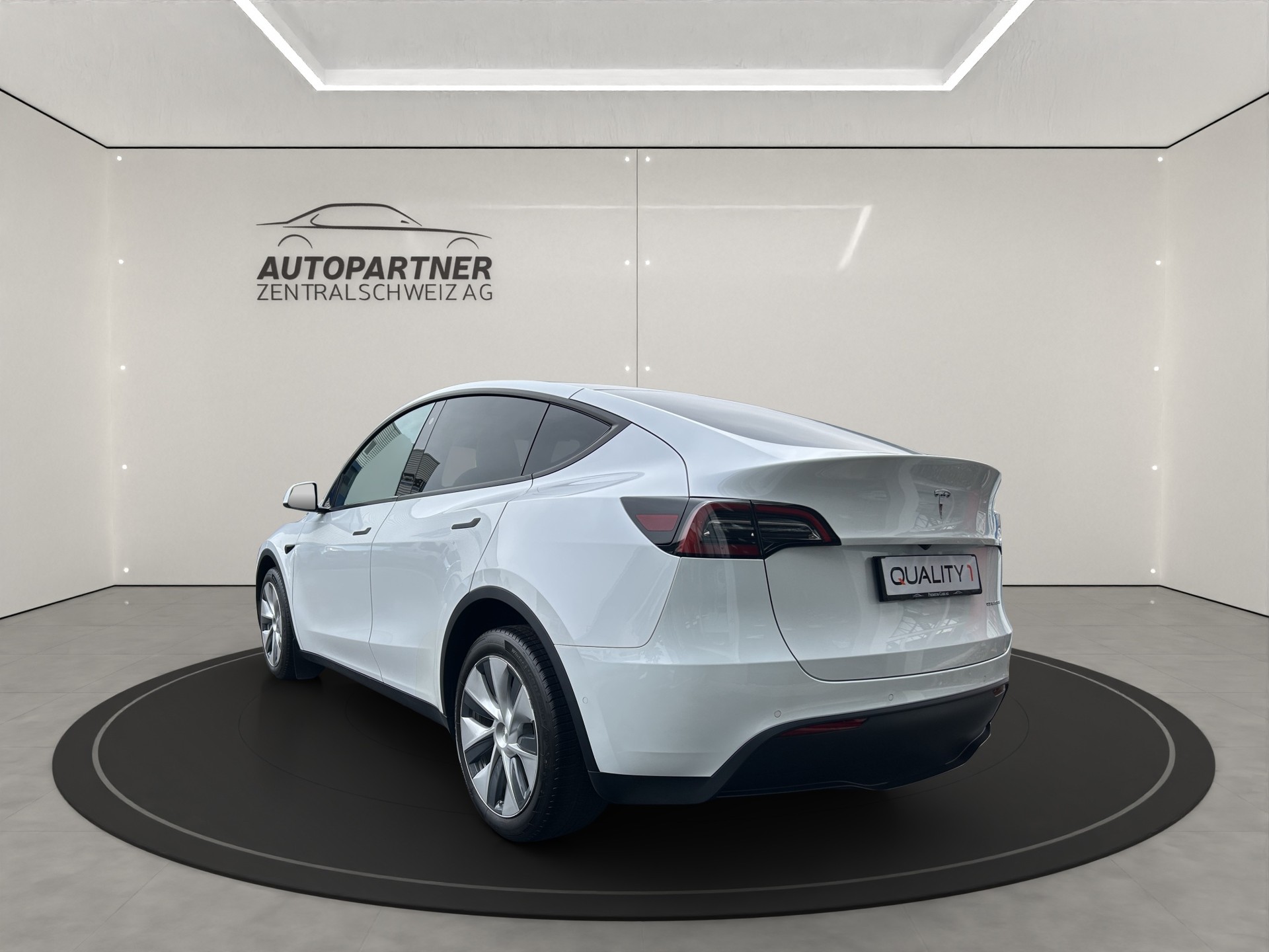 TESLA Model Y Long Range - 3