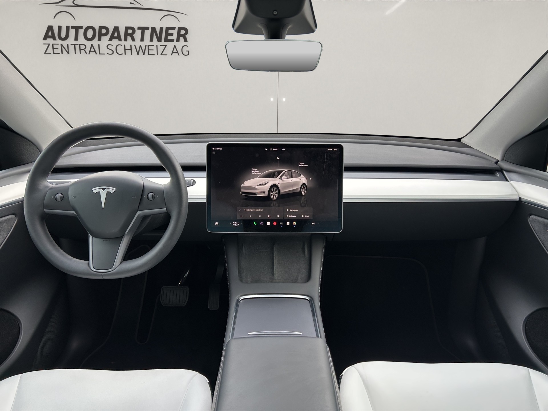TESLA Model Y Long Range - 7