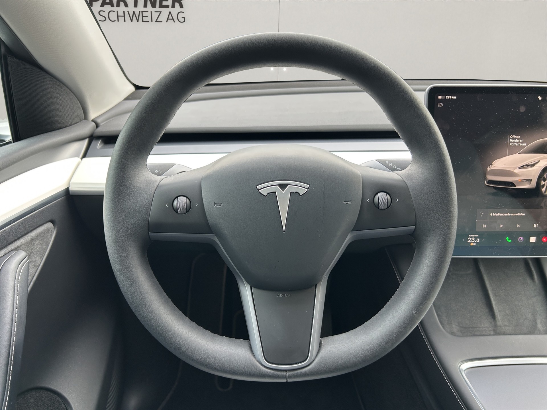 TESLA Model Y Long Range - 8