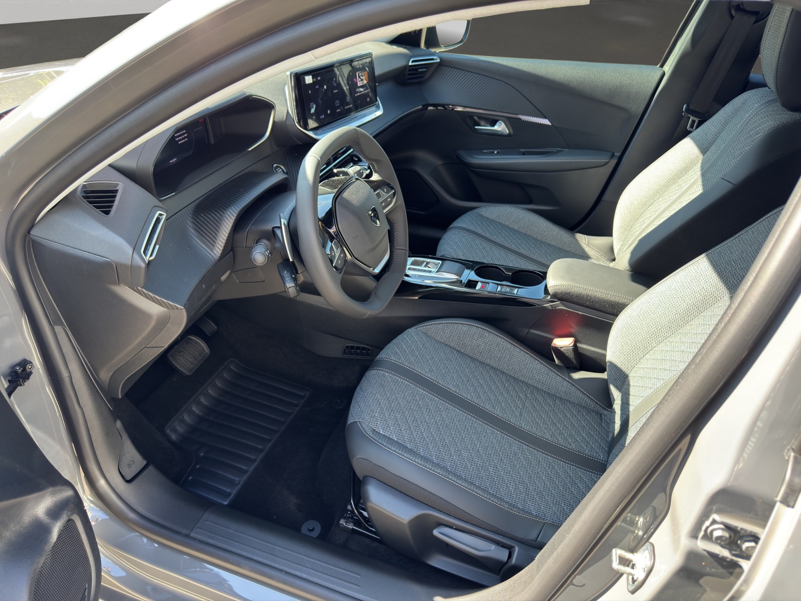 PEUGEOT 208 1.2 Hybrid Allure Premium - 4