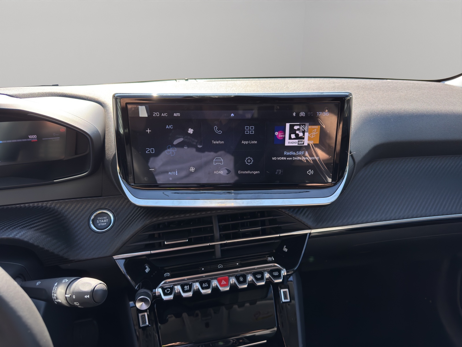 PEUGEOT 208 1.2 Hybrid Allure Premium - 8