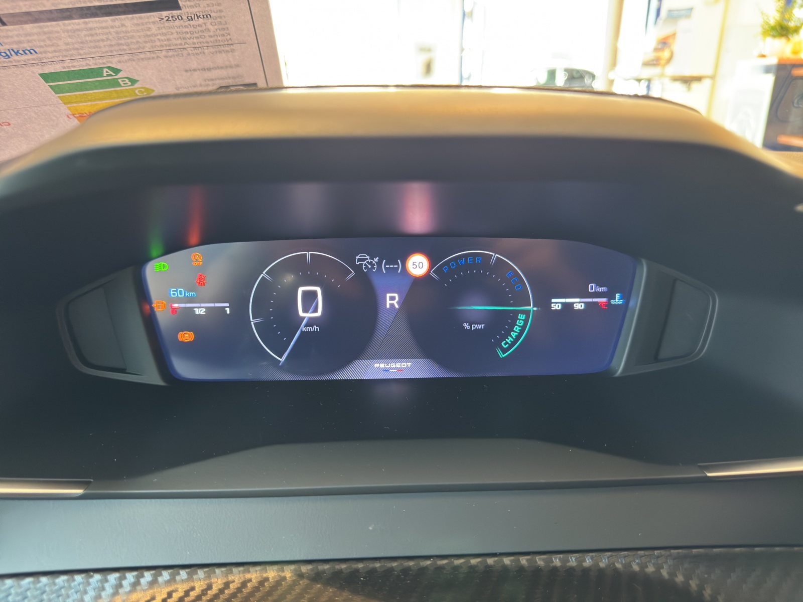 PEUGEOT 208 1.2 Hybrid Allure Premium - 10