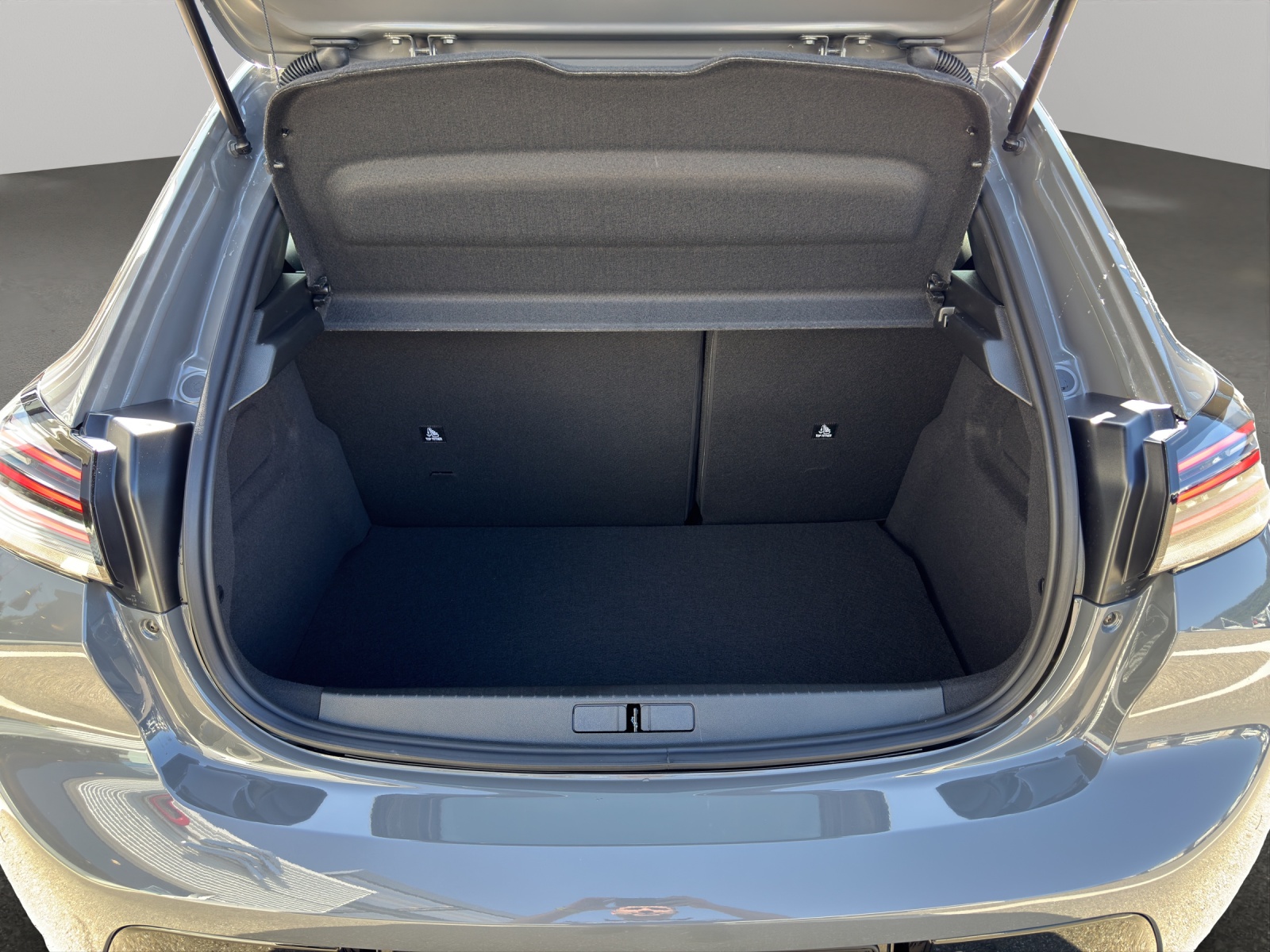 PEUGEOT 208 1.2 Hybrid Allure Premium - 6