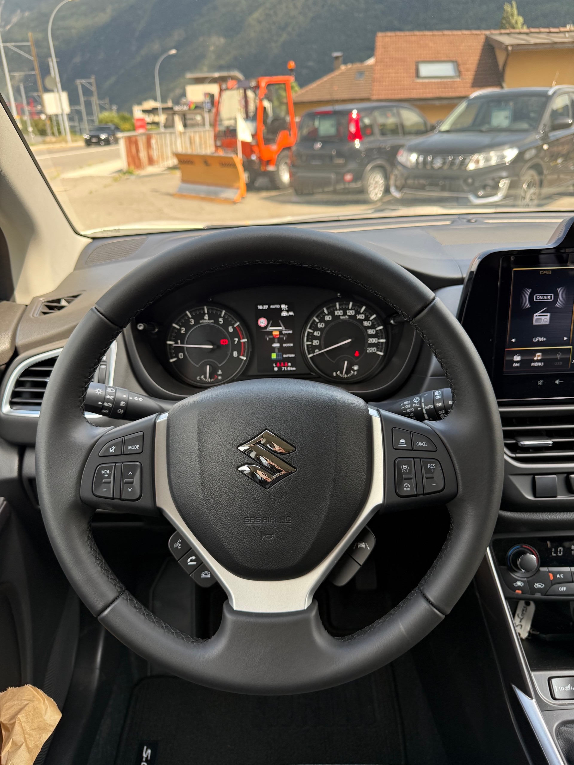 SUZUKI S-CROSS 1.4T 4X4 - 10