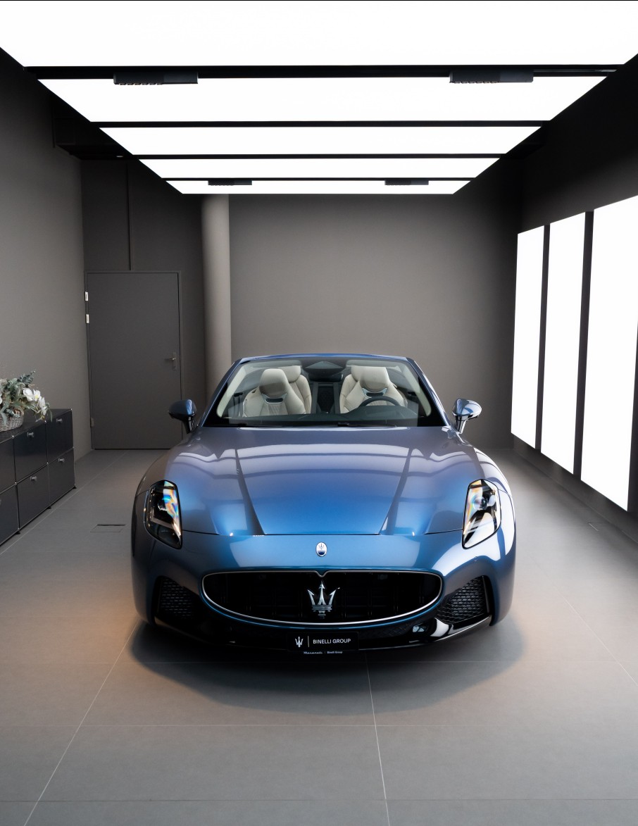 GranCabrio Modena - Azzurro Astro Glossy - FUORISERIE