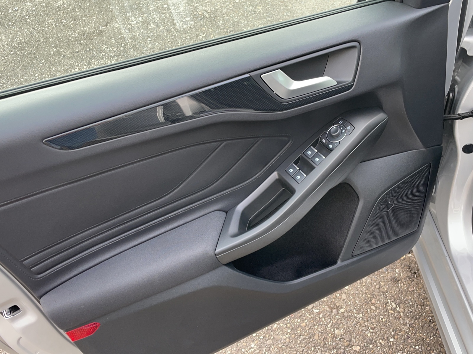 FORD Focus 1.0i EcoB Hybrid 125 ST-Line - 11