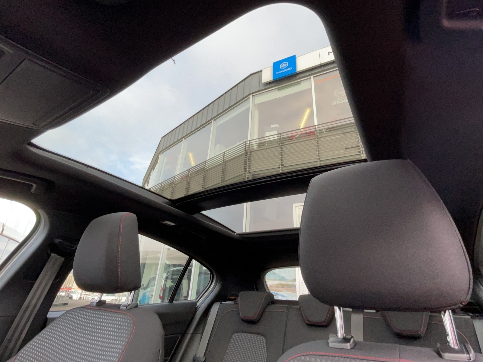 FORD Focus 1.0i EcoB Hybrid 125 ST-Line - 16