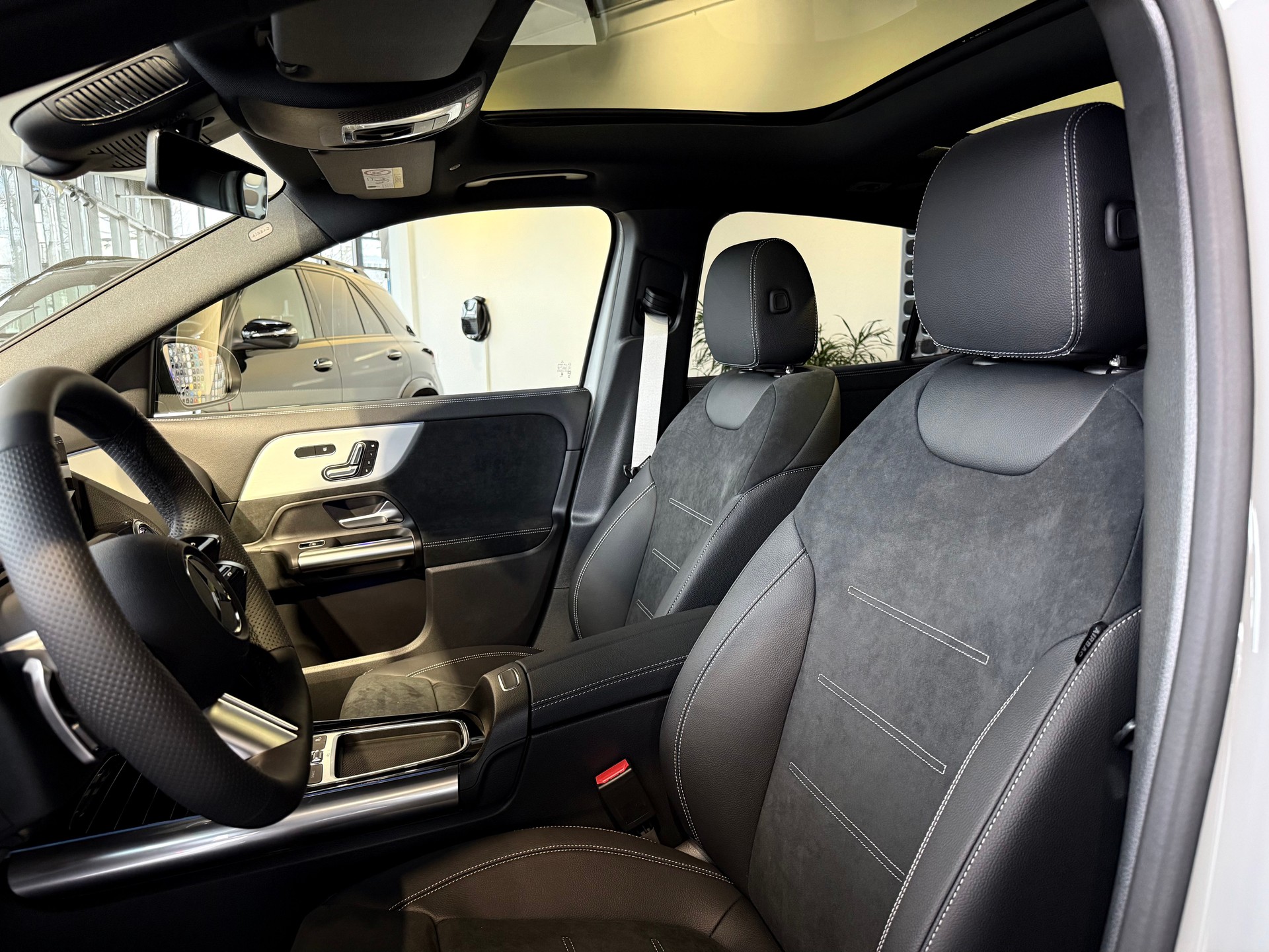 MERCEDES-BENZ GLA 200 Night Star - 4