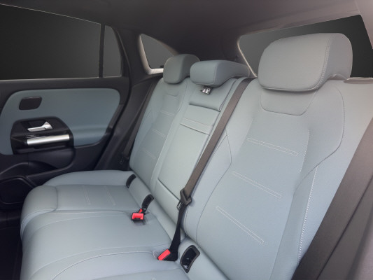 MERCEDES-BENZ EQA 350 AMG Line 4Matic - 11