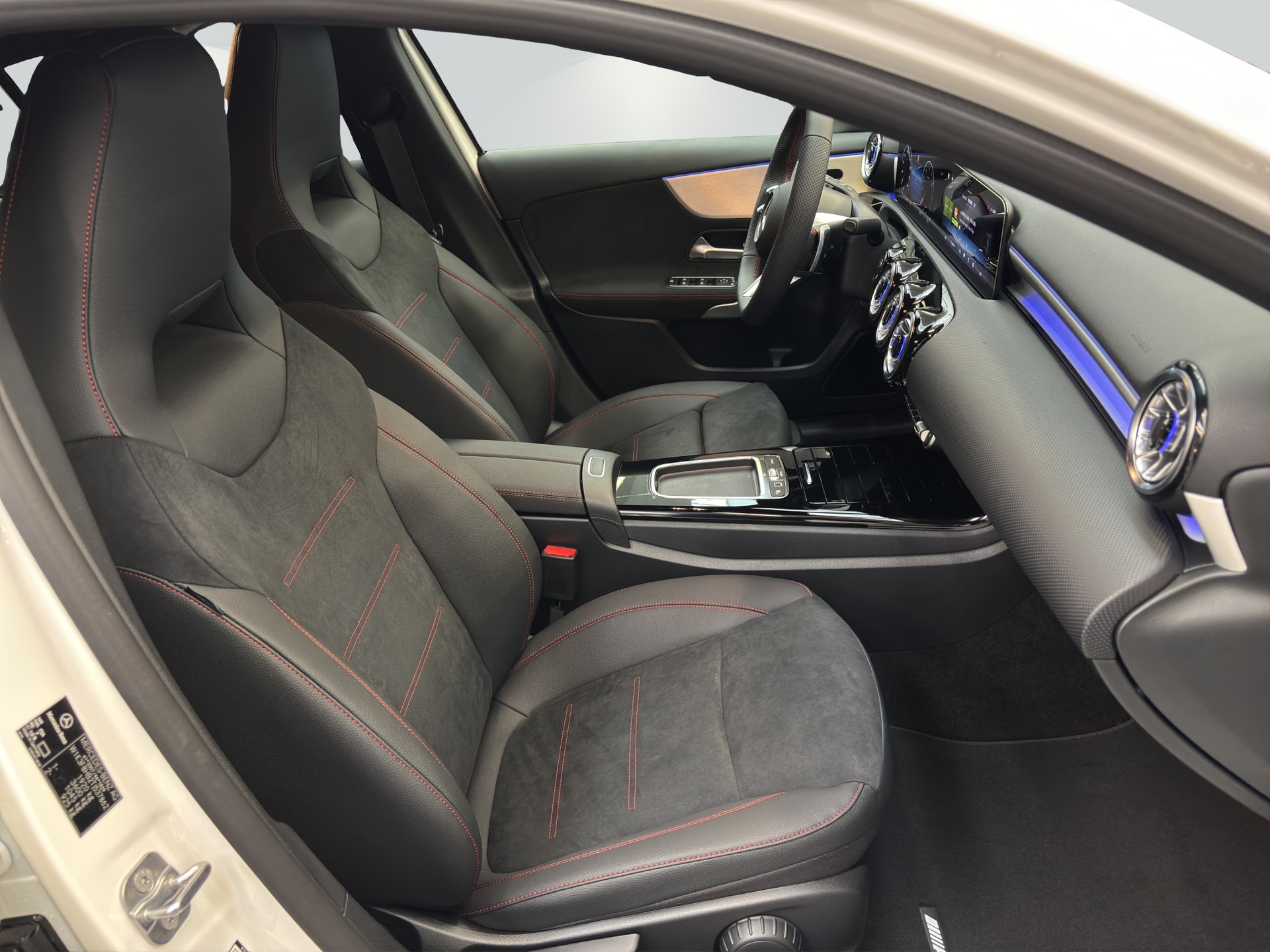 MERCEDES-BENZ A 200 7G-DCT - 11