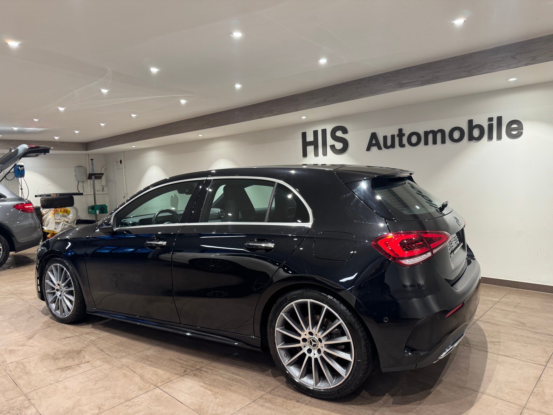 MERCEDES-BENZ A 250 AMG Line - 3