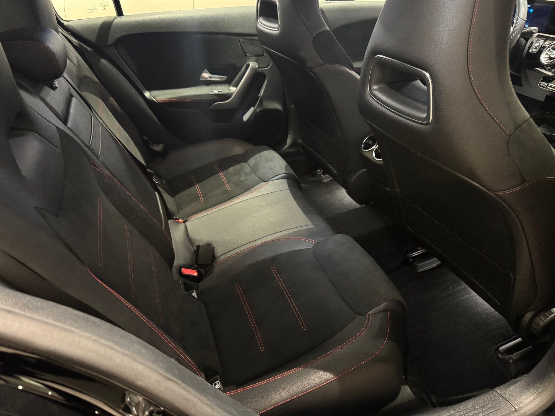 MERCEDES-BENZ A 250 AMG Line - 9