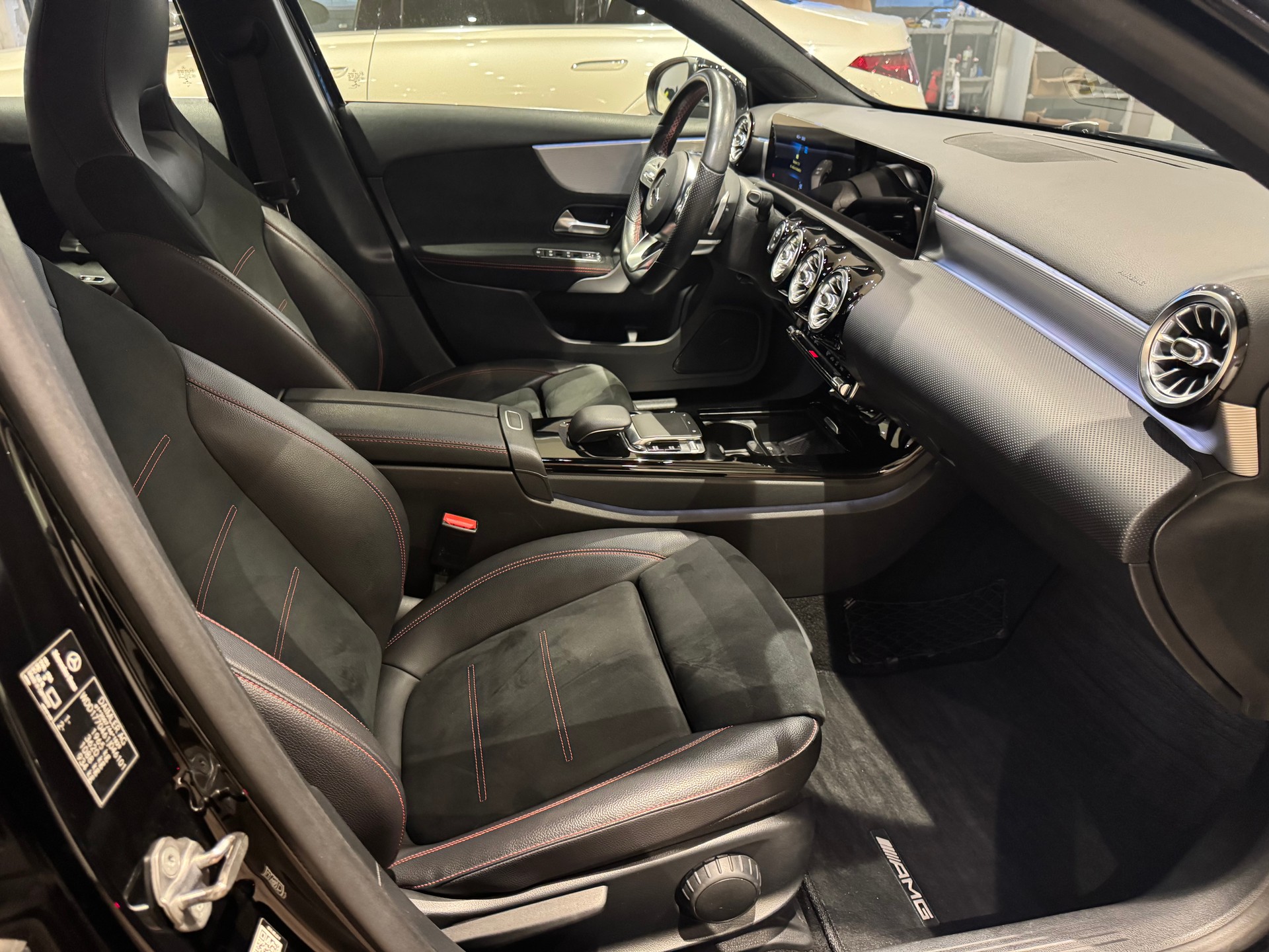 MERCEDES-BENZ A 250 AMG Line - 7