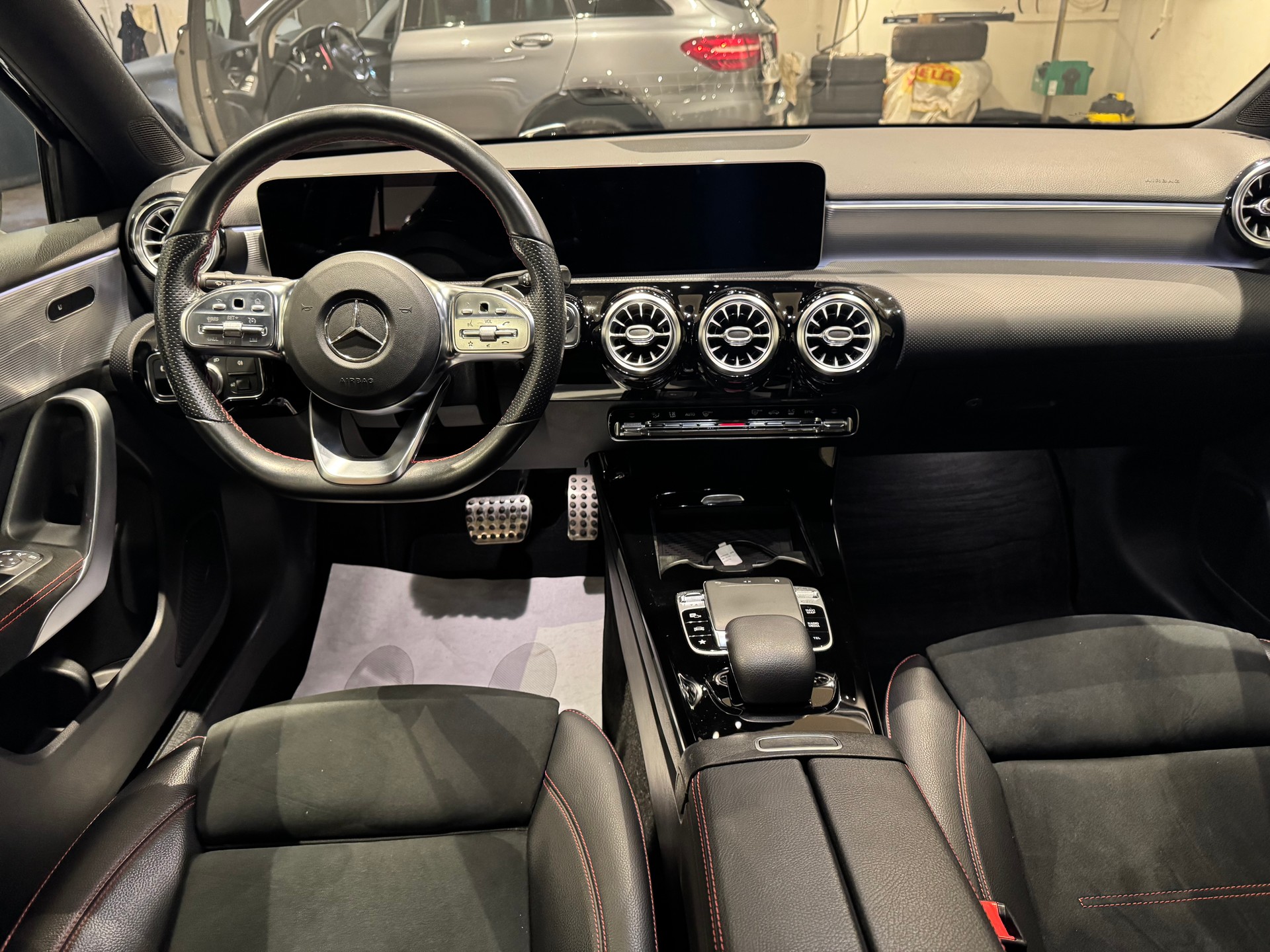 MERCEDES-BENZ A 250 AMG Line - 10