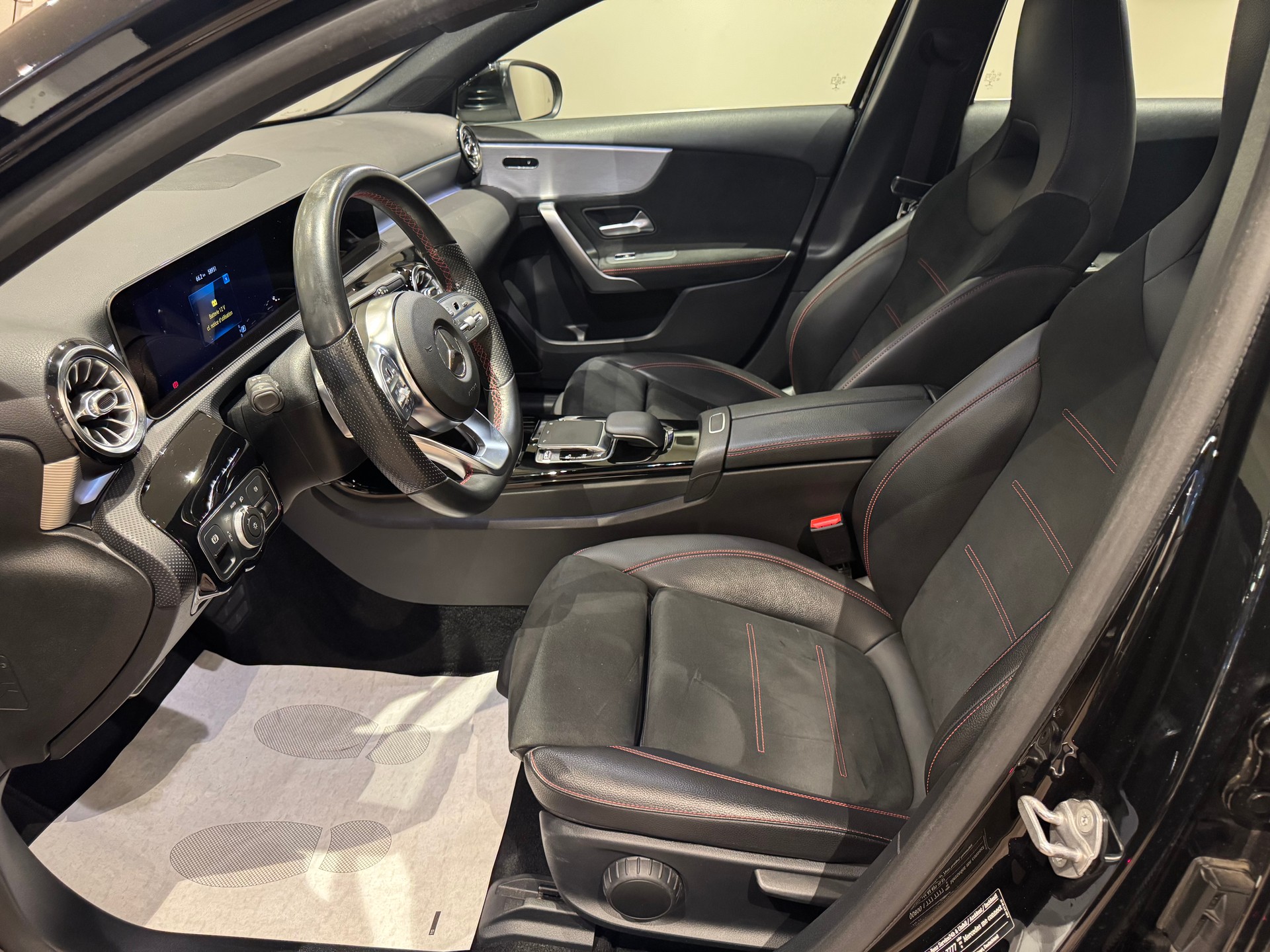 MERCEDES-BENZ A 250 AMG Line - 11