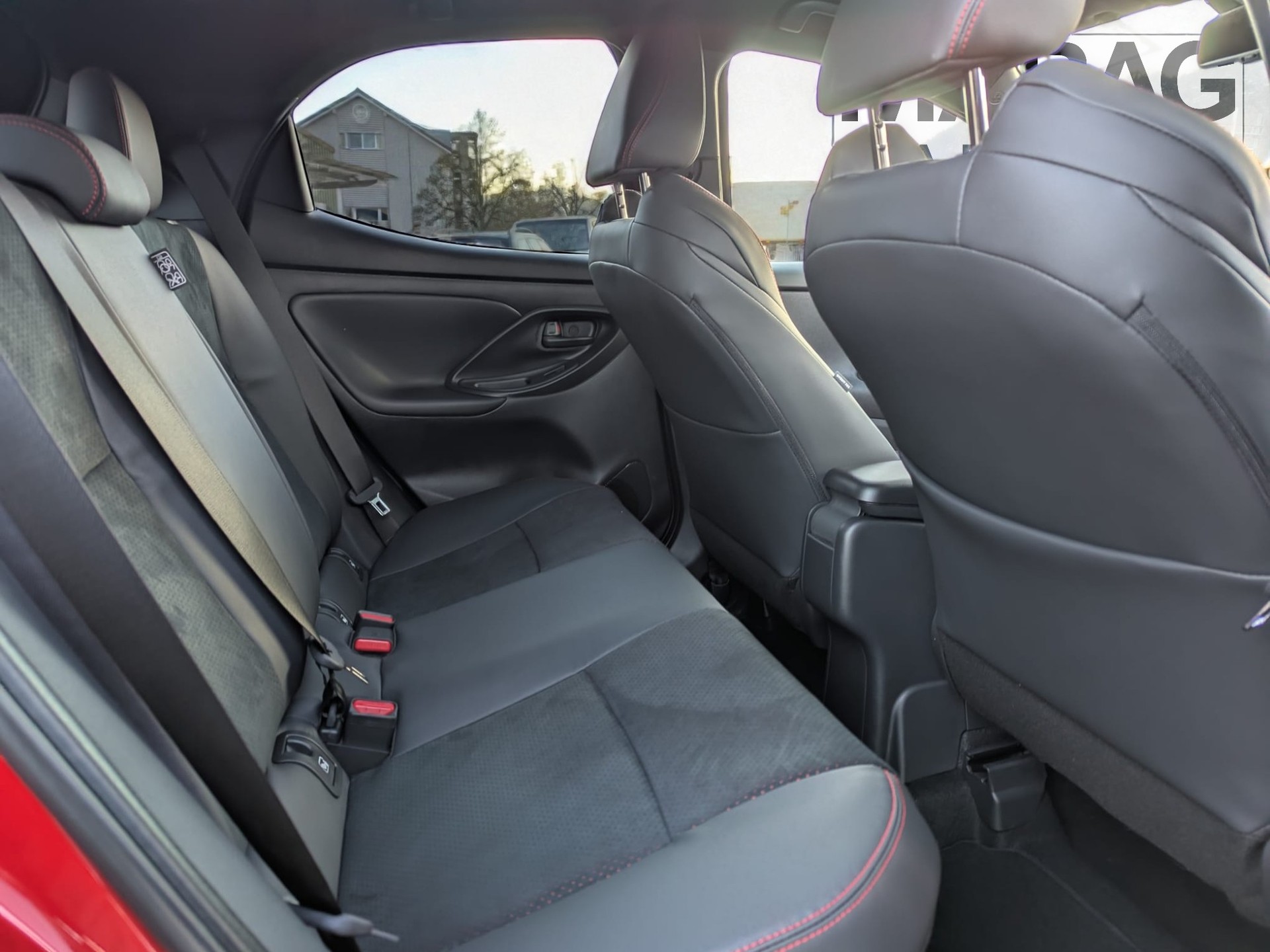 TOYOTA Yaris 1.5 GR Sport e-CVT - 10