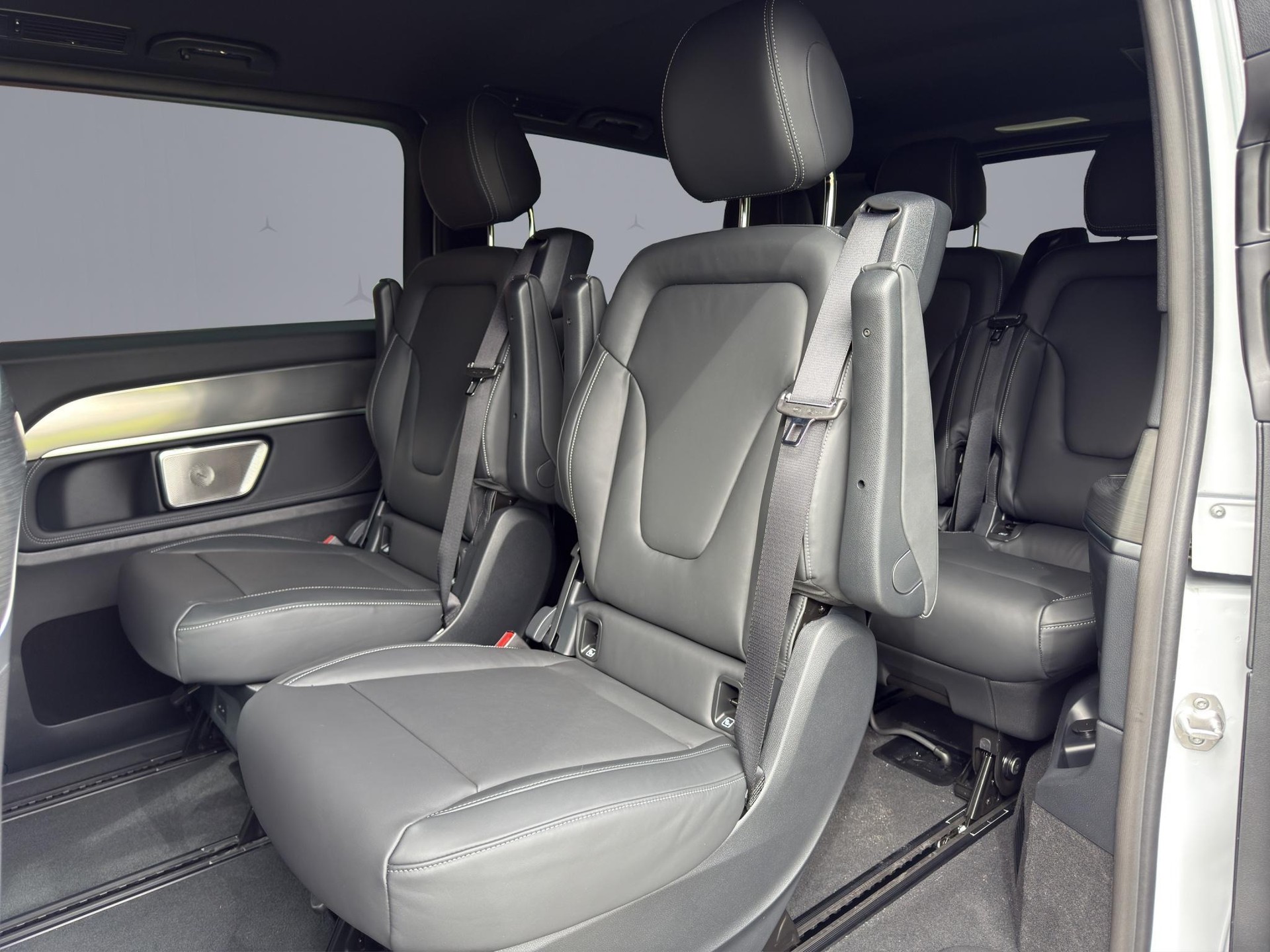 MERCEDES-BENZ V 300 d Swiss Ed. lang 4matic Van - 13