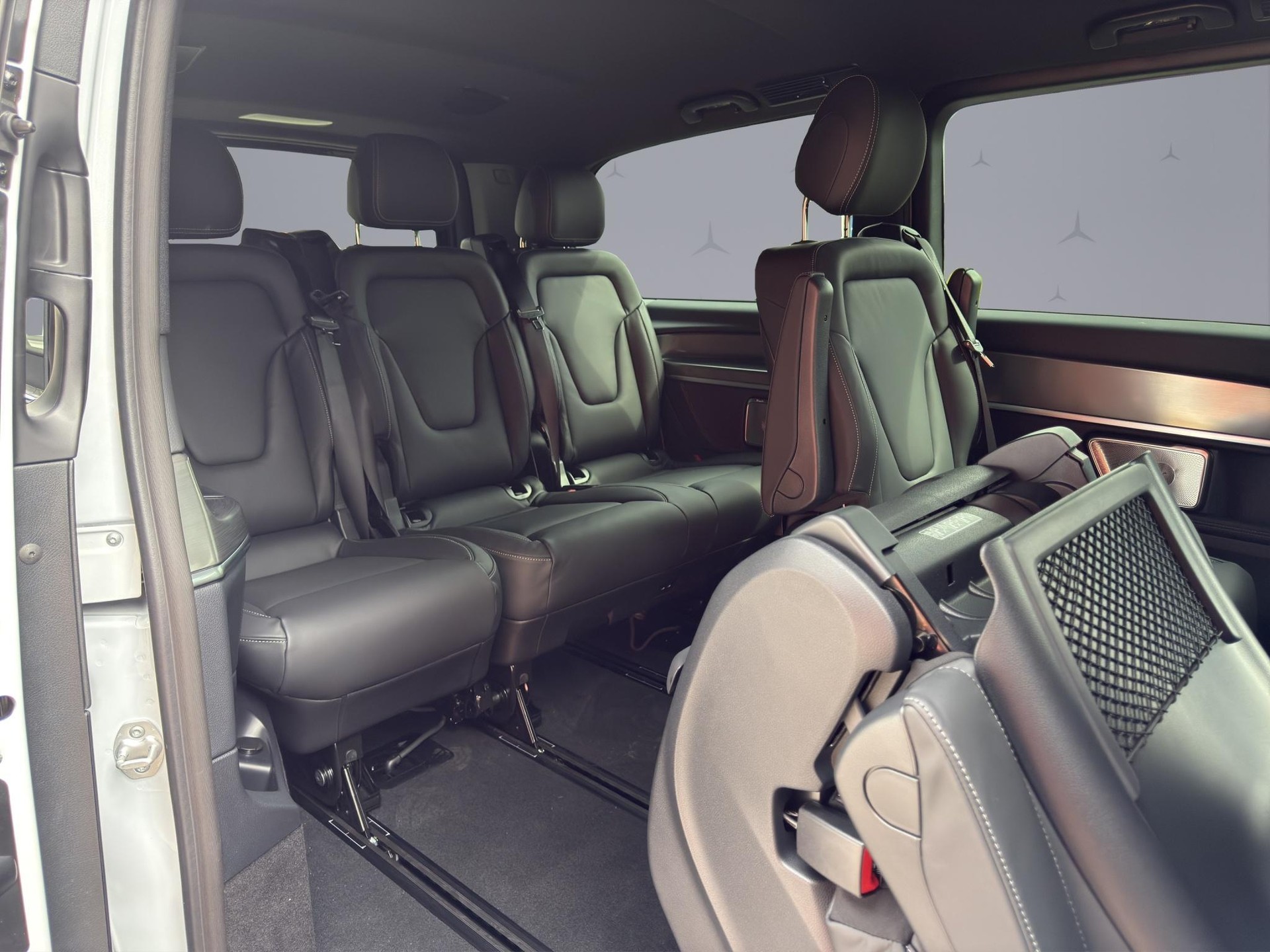 MERCEDES-BENZ V 300 d Swiss Ed. lang 4matic Van - 18