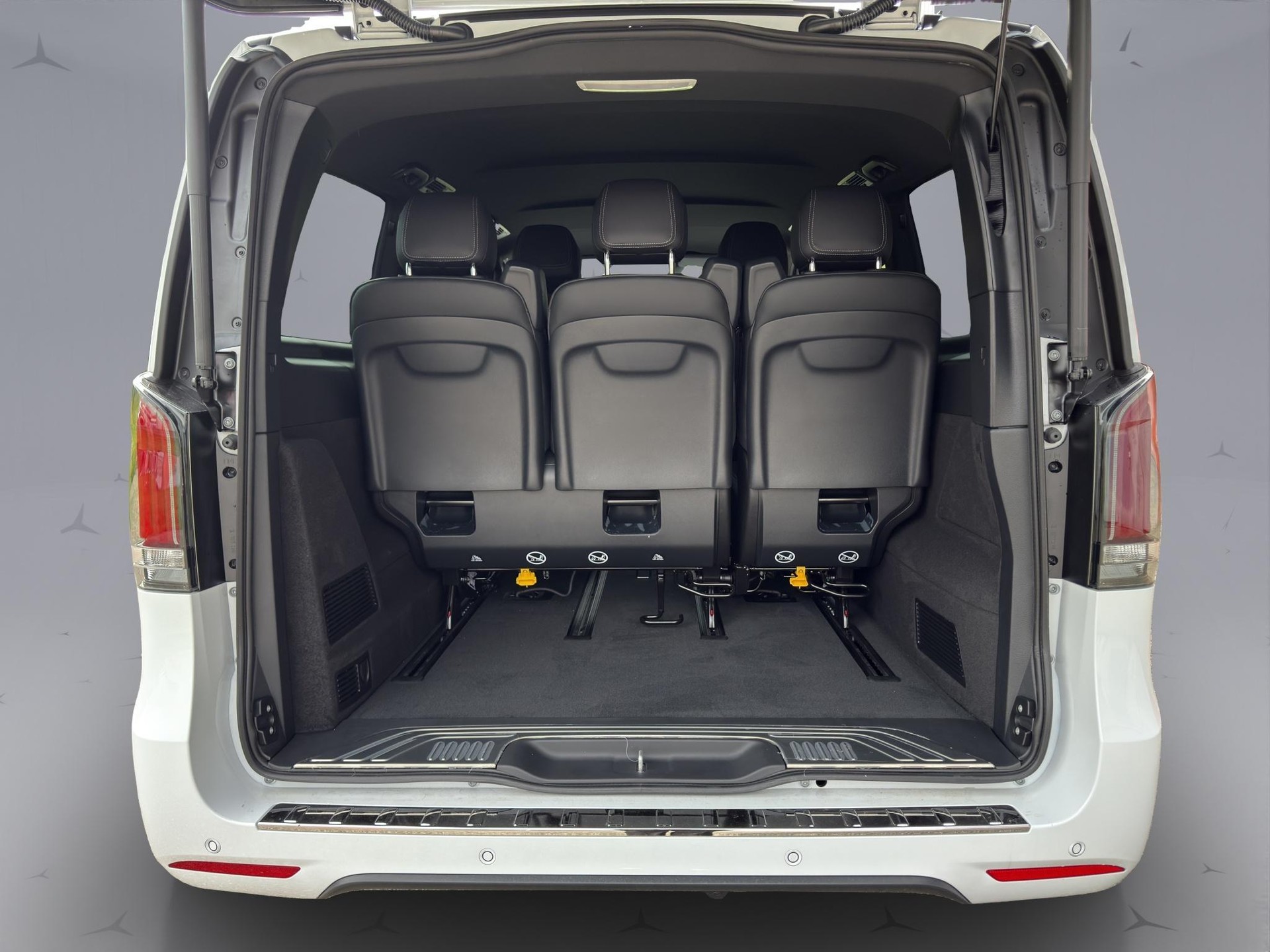 MERCEDES-BENZ V 300 d Swiss Ed. lang 4matic Van - 19