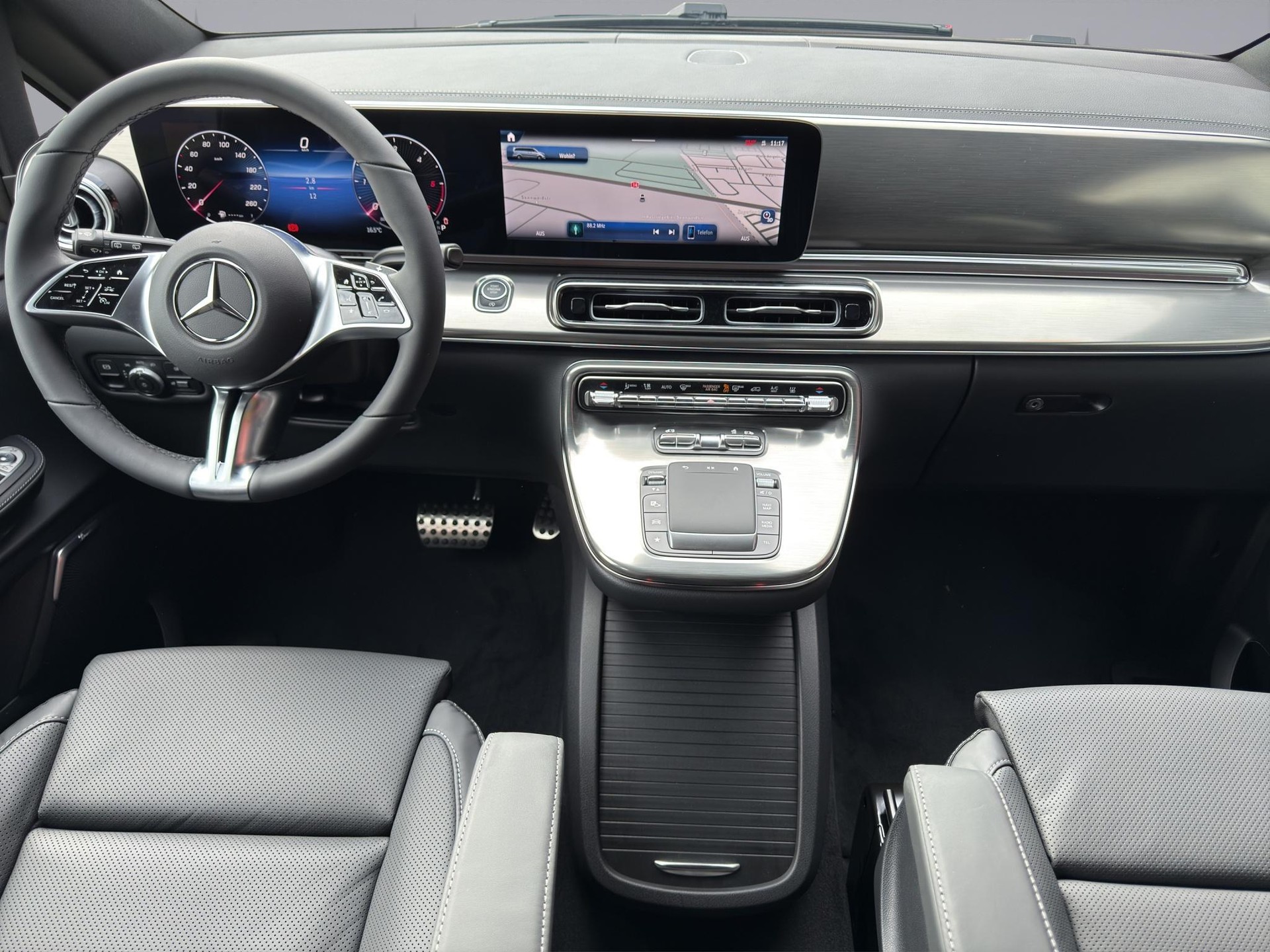 MERCEDES-BENZ V 300 d Swiss Ed. lang 4matic Van - 14