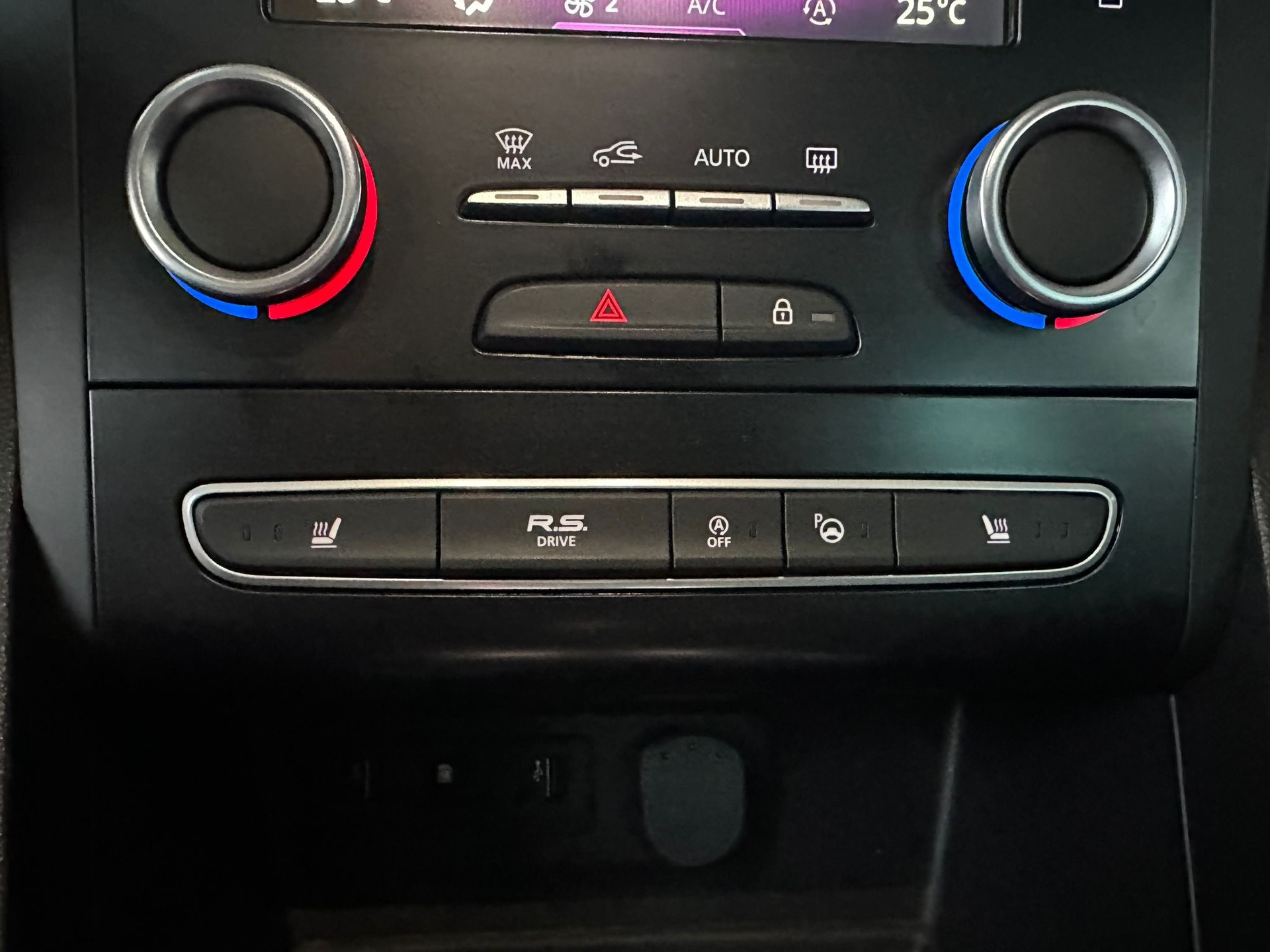 RENAULT Mégane Grandtour 1.6 dCi GT Limited EDC - 12