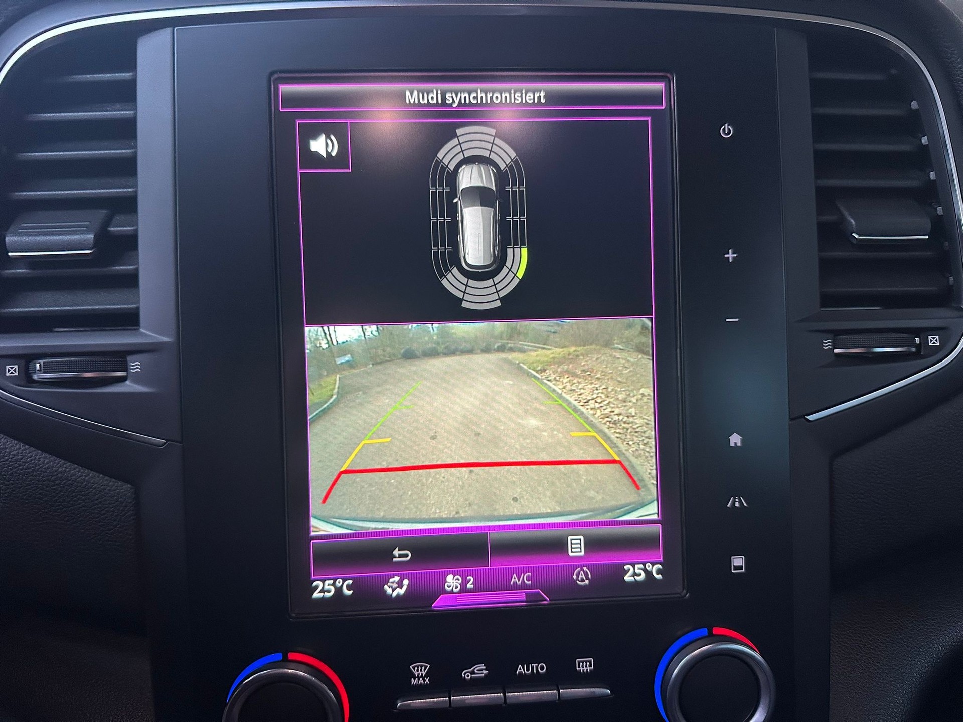 RENAULT Mégane Grandtour 1.6 dCi GT Limited EDC - 11